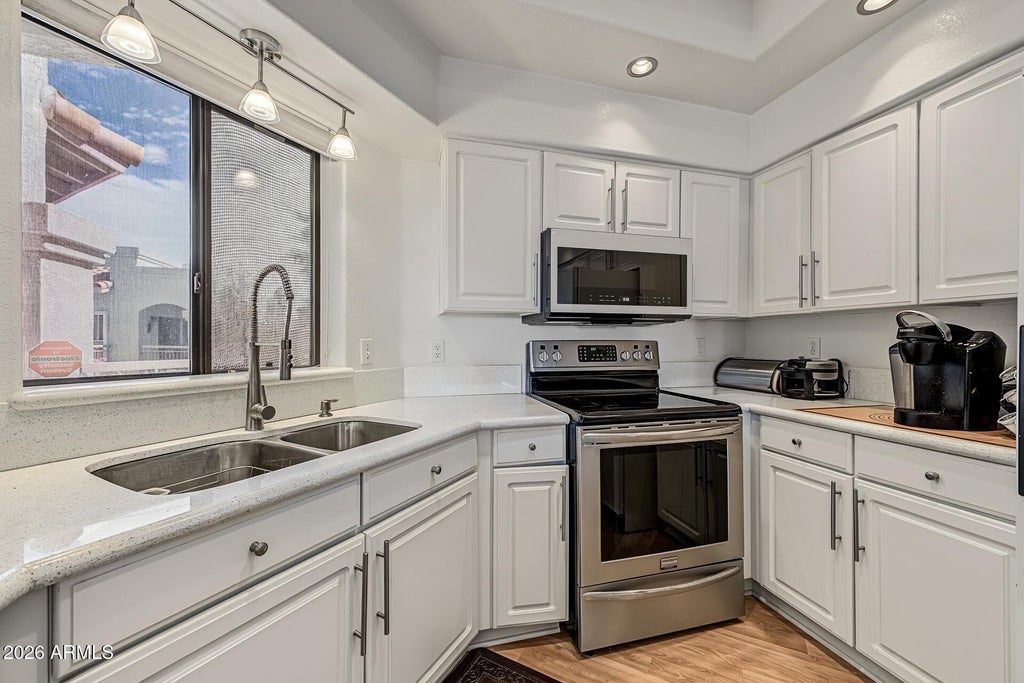 Photo of 9151 W Greenway Road #226, Peoria, AZ 85381 (MLS # 7083809)