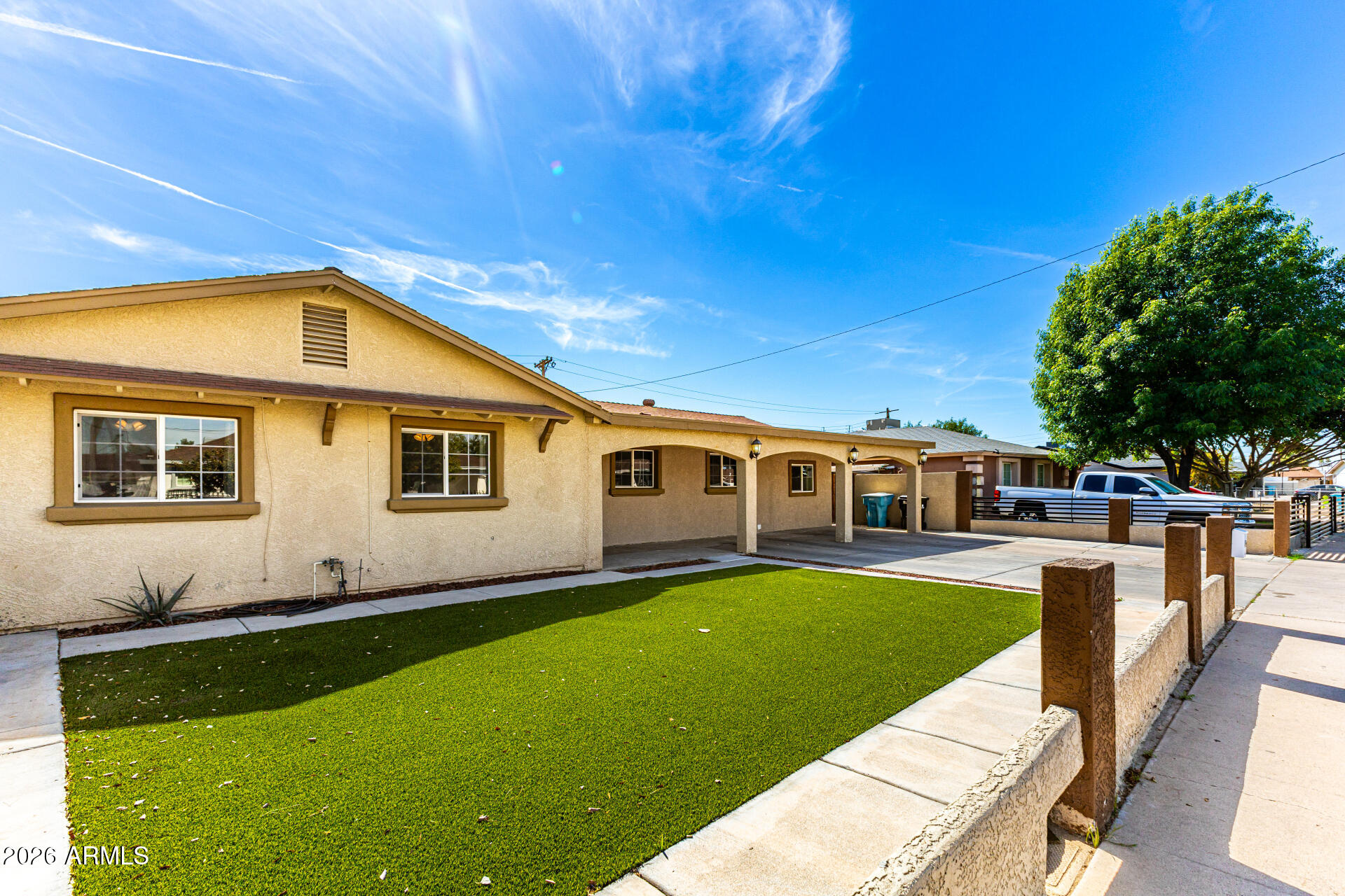 5639 W MEADOWBROOK Avenue