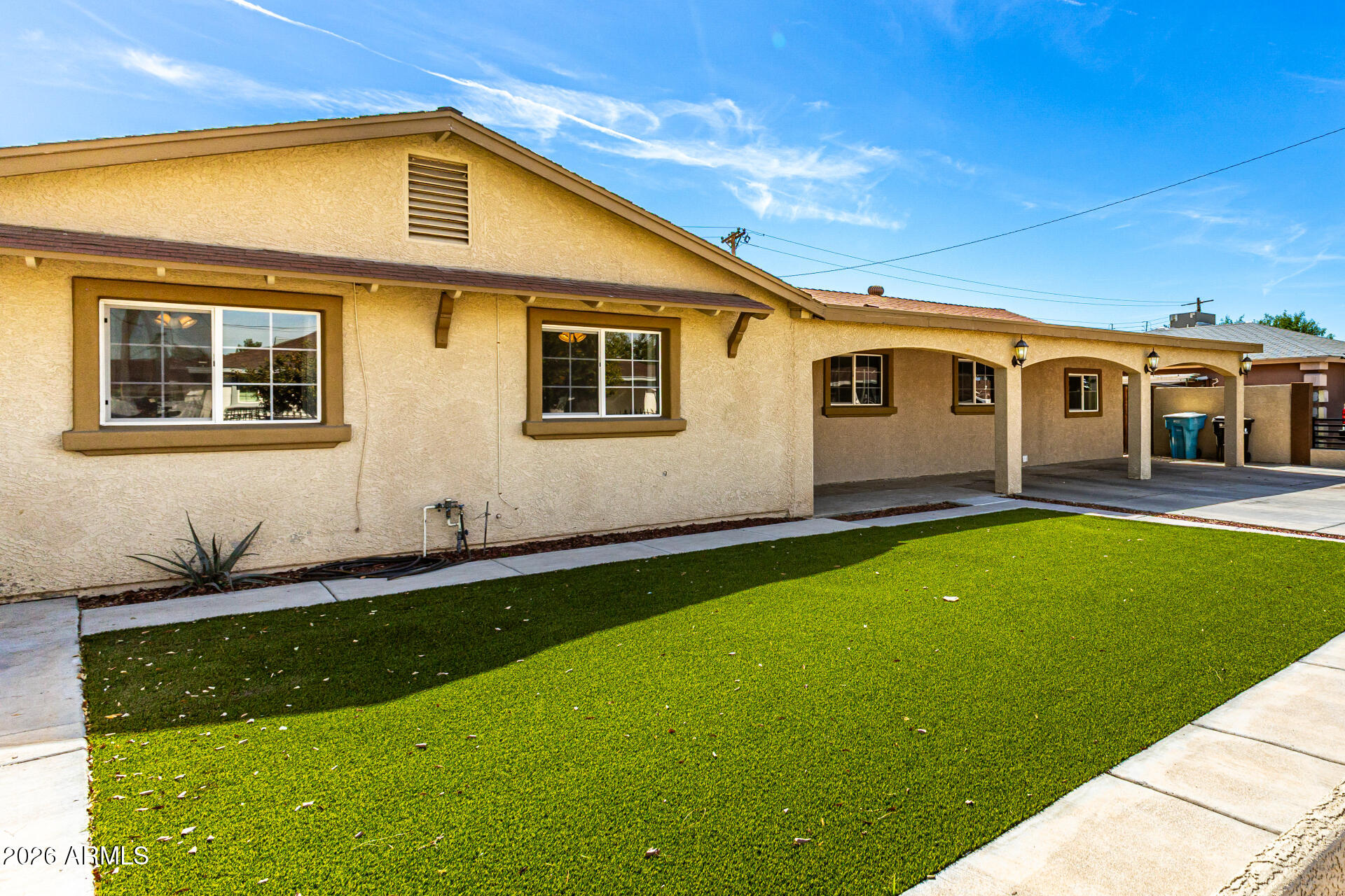 5639 W MEADOWBROOK Avenue