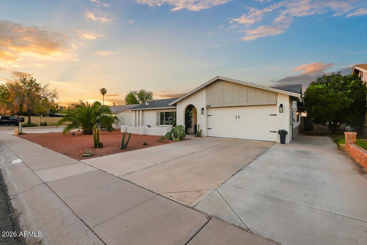5126 W ECHO Lane