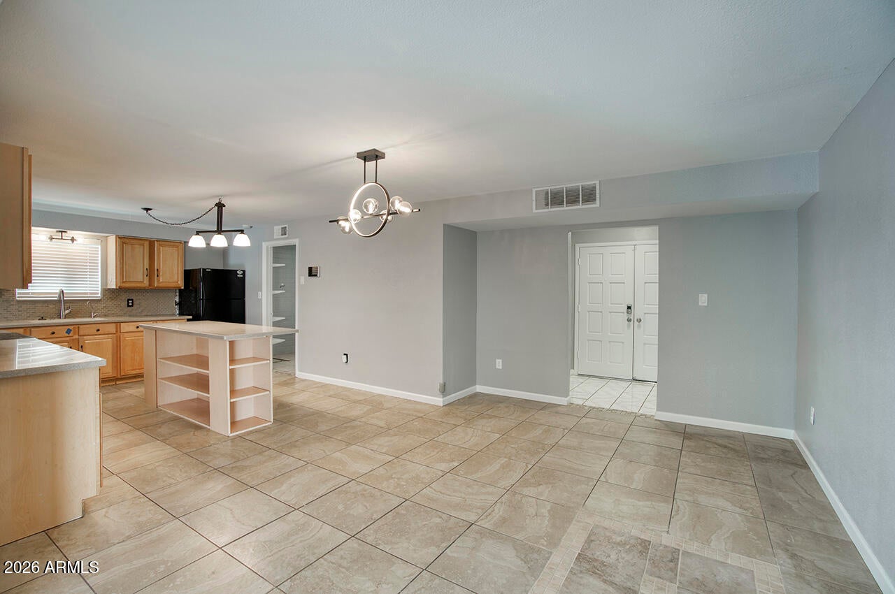 3049 W SUNNYSIDE Drive