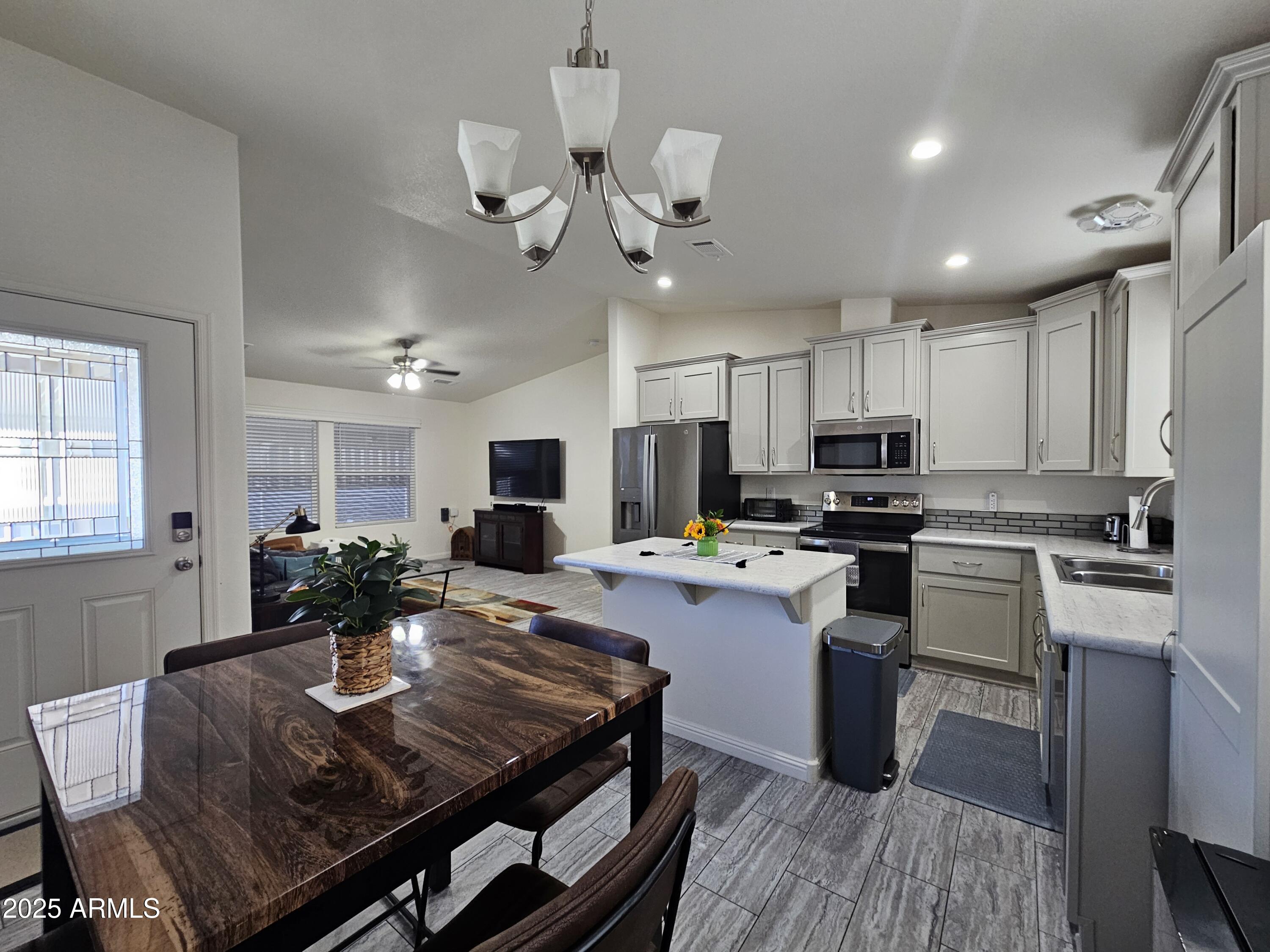 650 N Hawes Road 3124