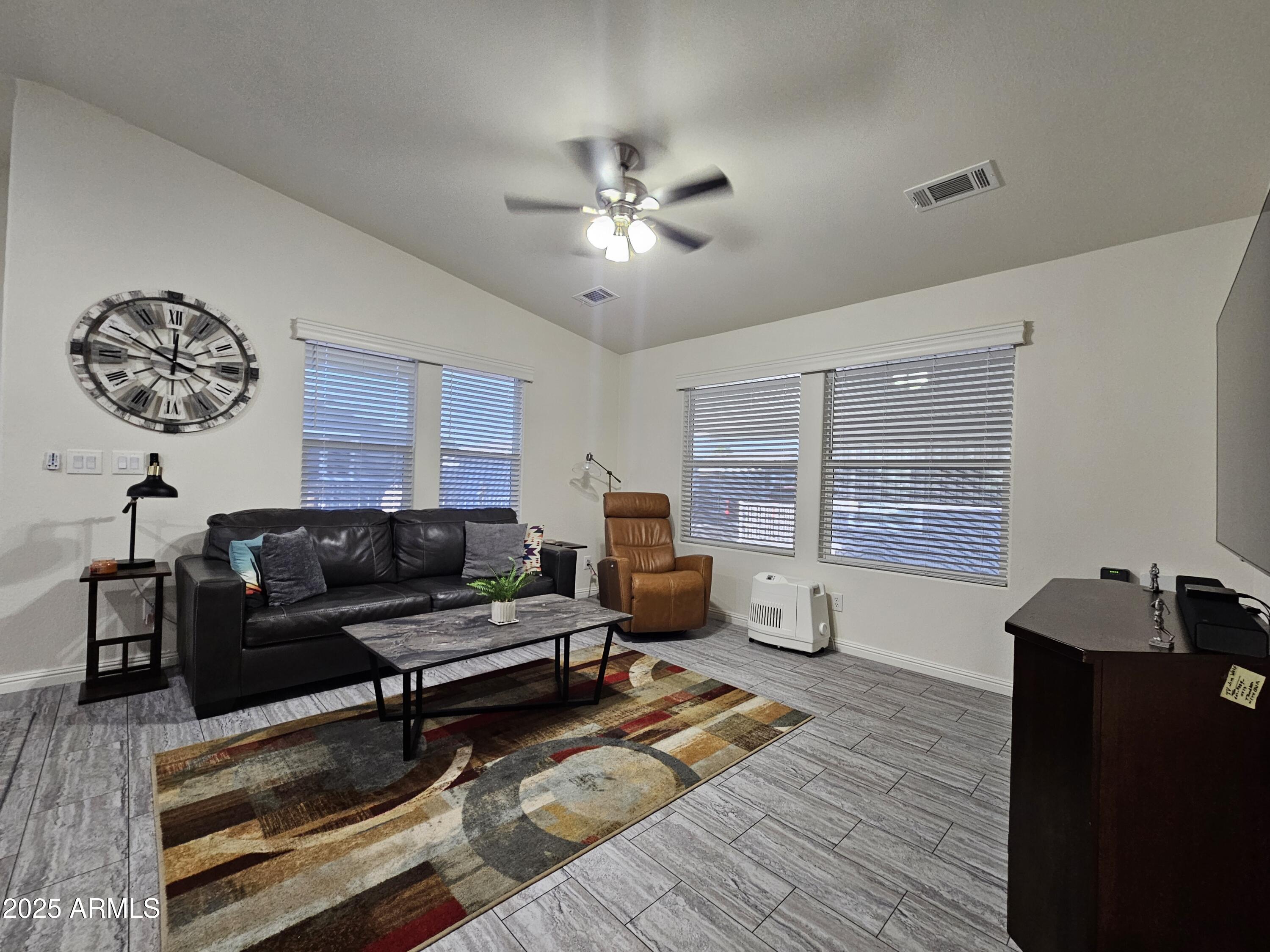 650 N Hawes Road 3124