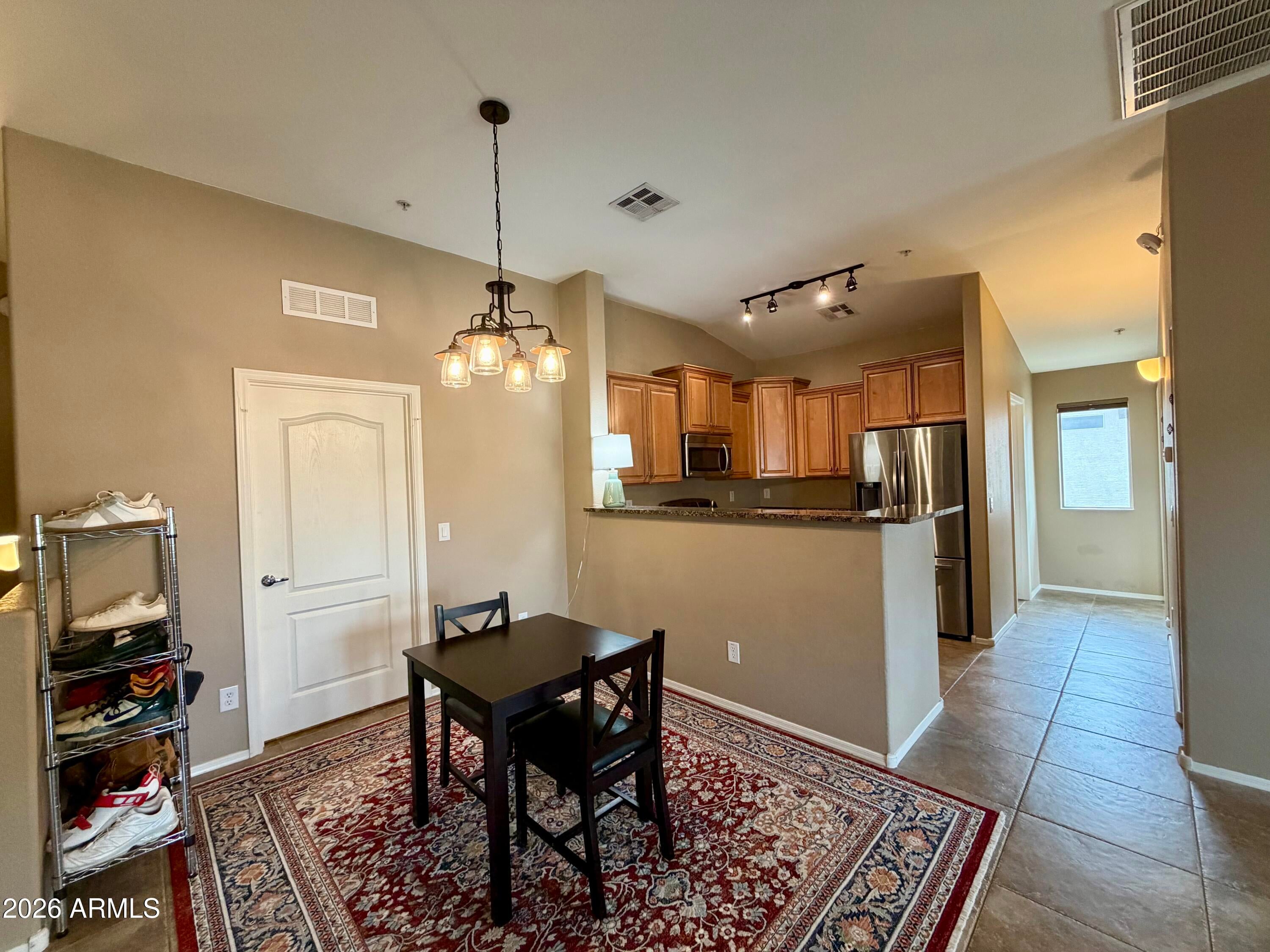 2725 E MINE CREEK Road 2058