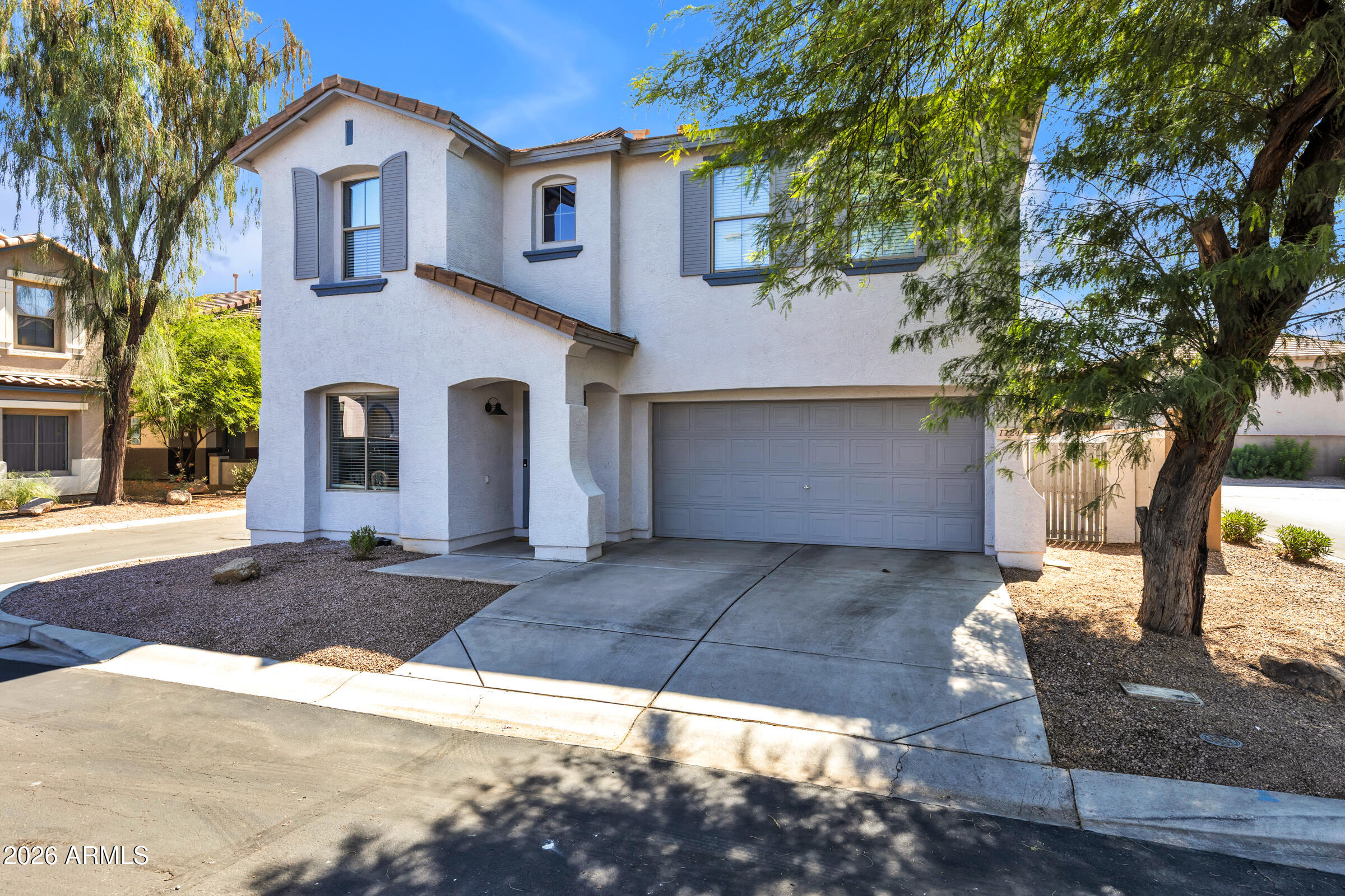 1124 E PARKVIEW Court