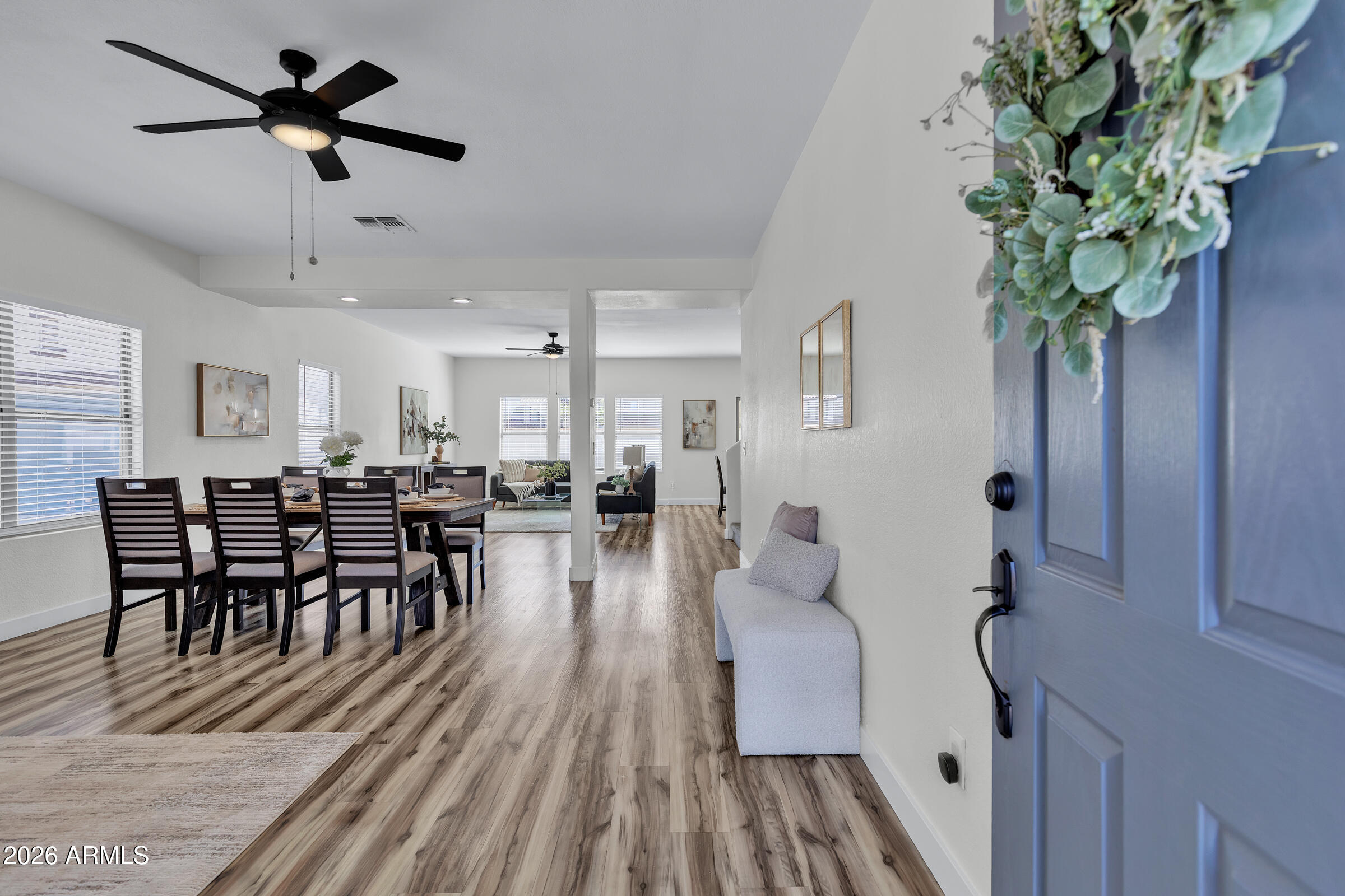1124 E PARKVIEW Court
