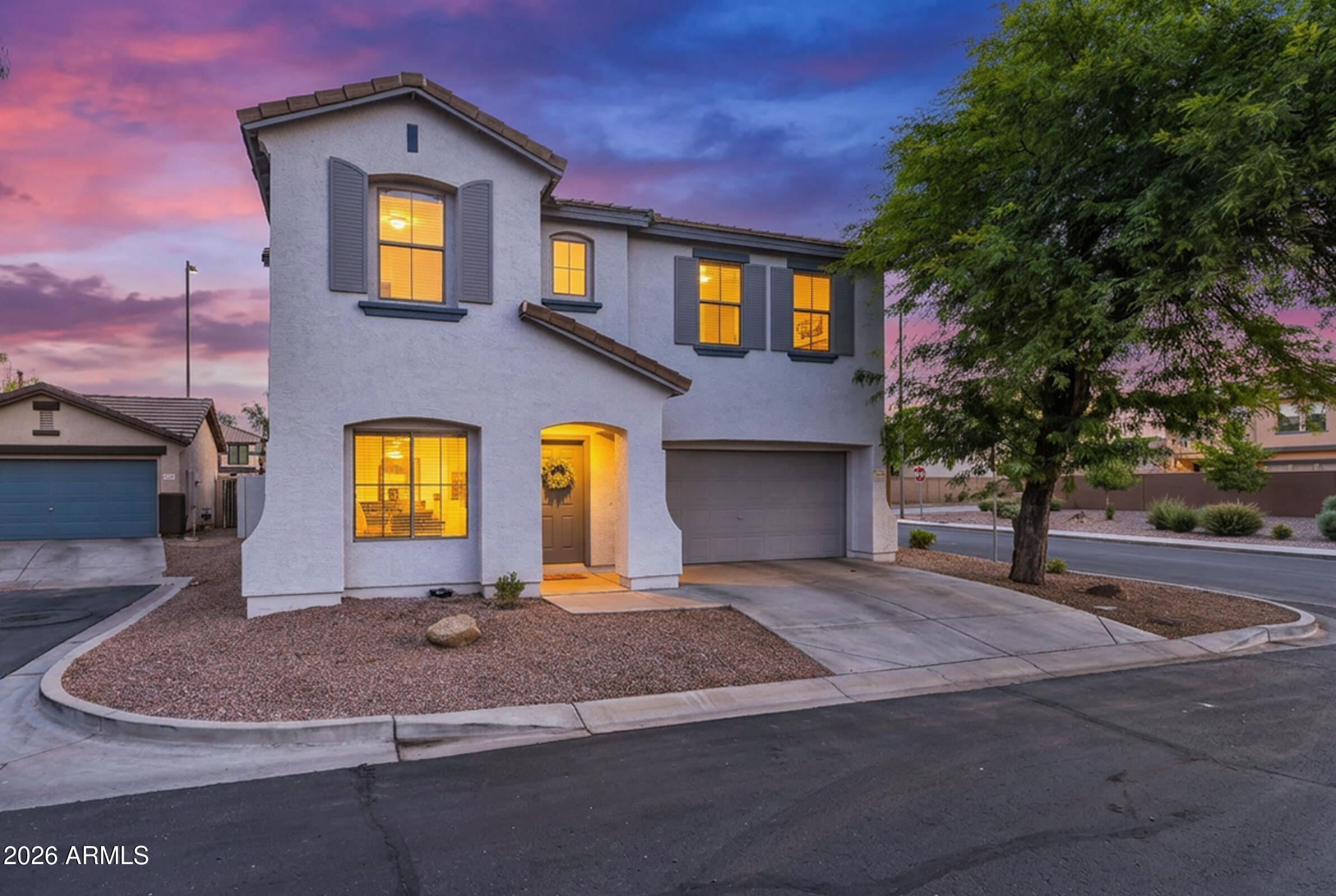 1124 E PARKVIEW Court