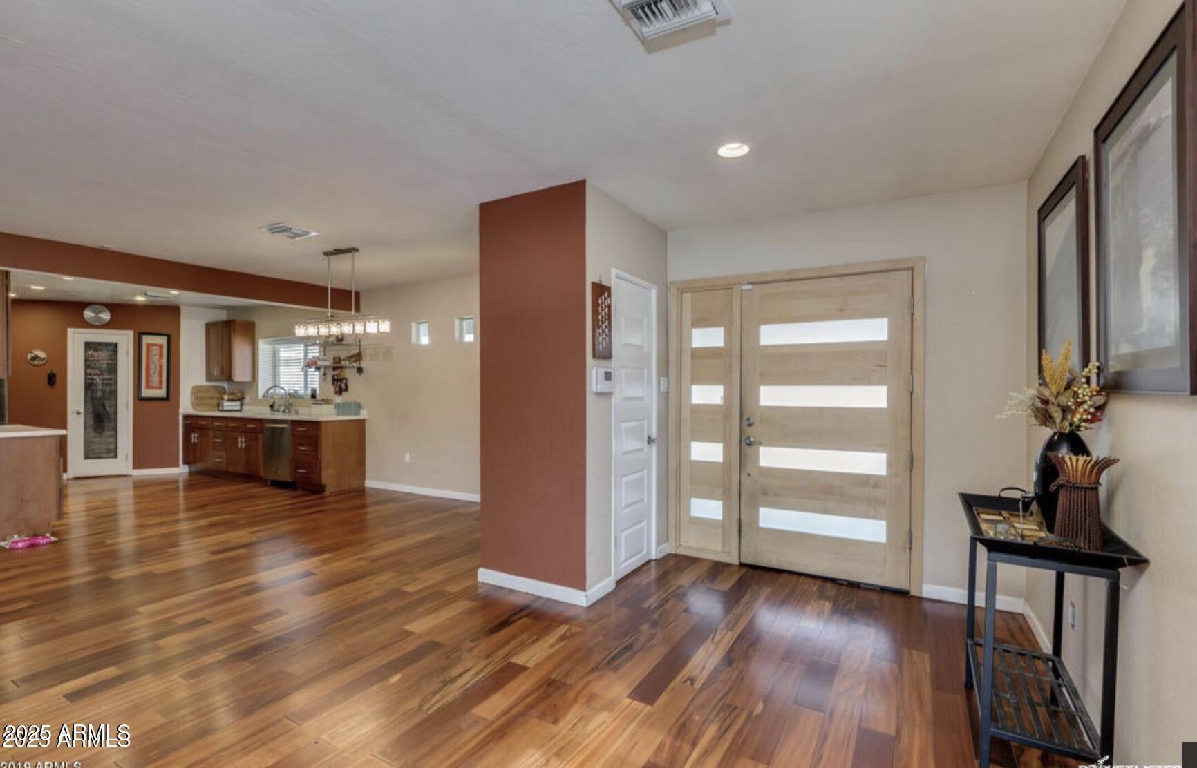 2645 E GLENROSA Avenue