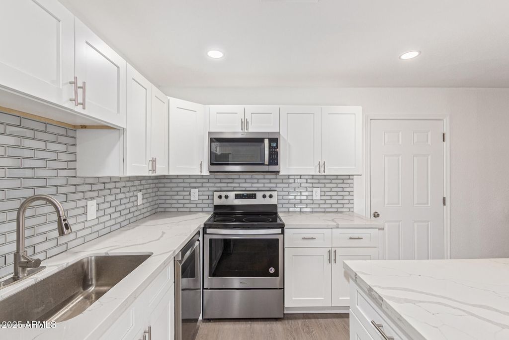 Photo of 5559 N 62nd Ave Avenue, Glendale, AZ 85301 (MLS # 6952381)