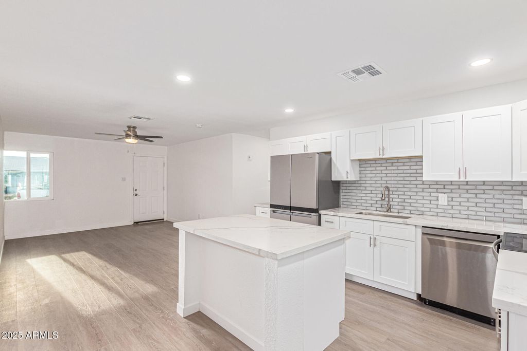 Photo of 5559 N 62nd Ave Avenue, Glendale, AZ 85301 (MLS # 6952381)