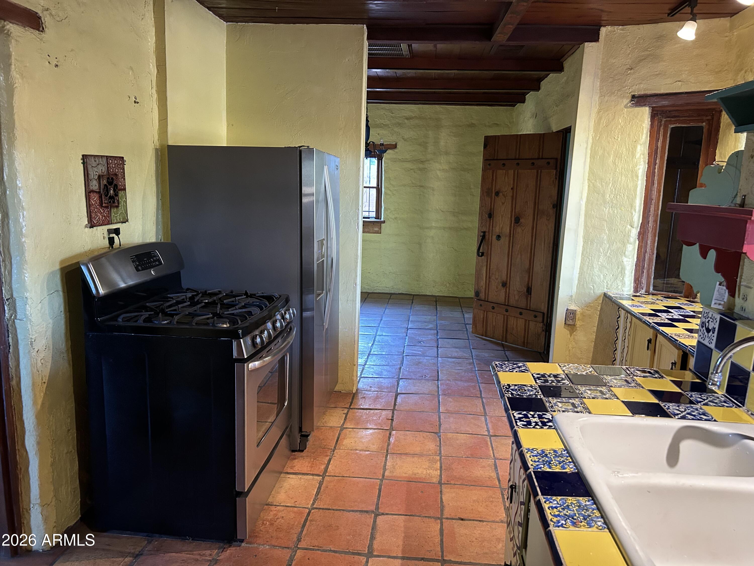 1924 E MONTE VISTA Road