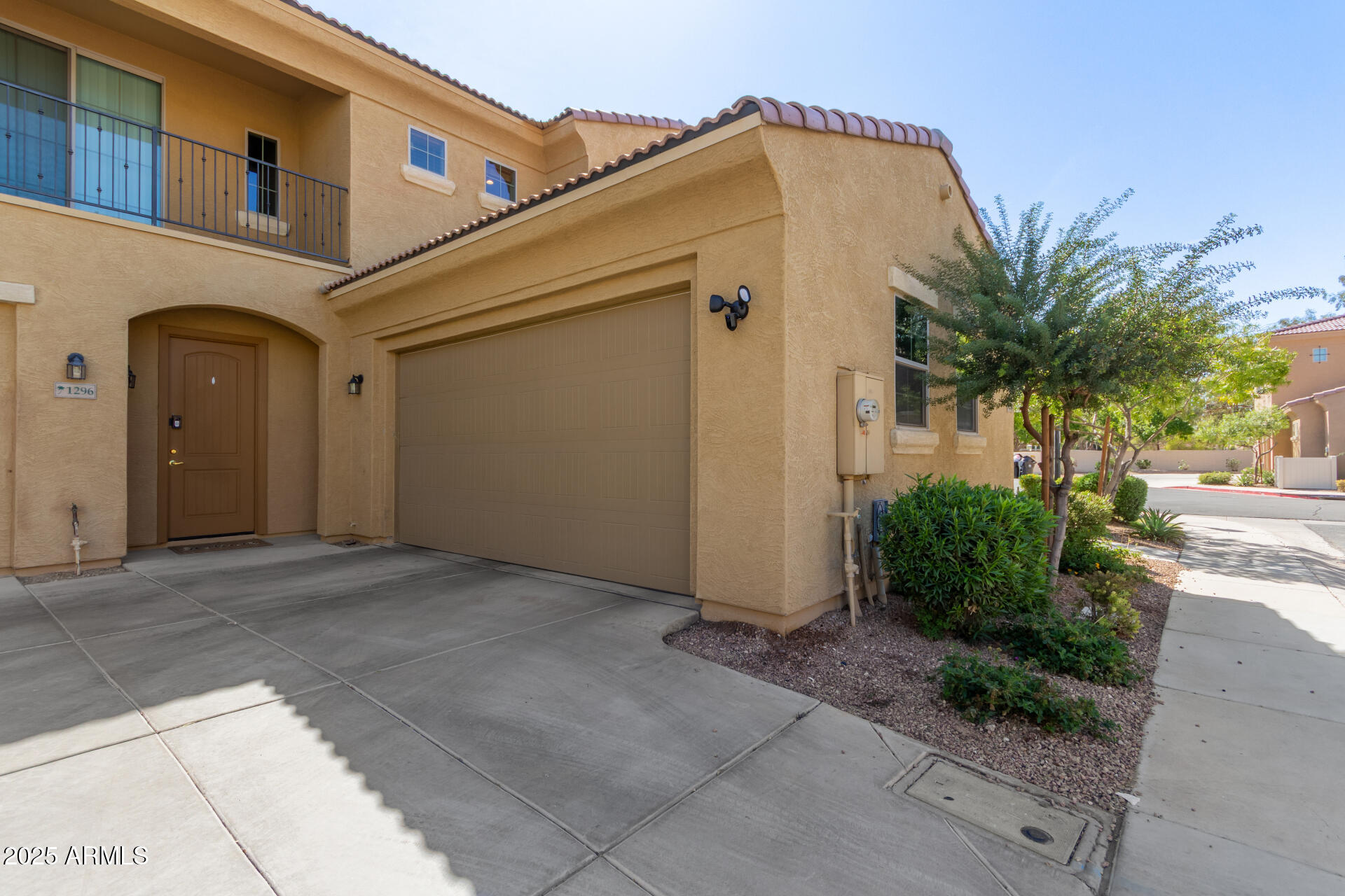 1367 S COUNTRY CLUB Drive 1295