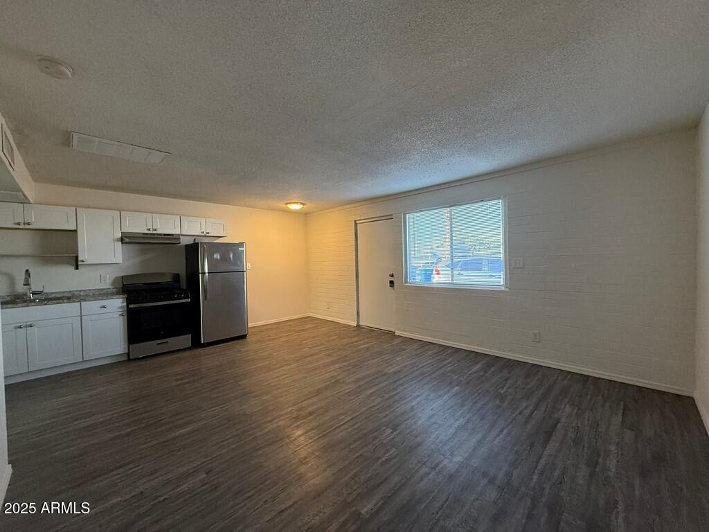801 E SIESTA Drive