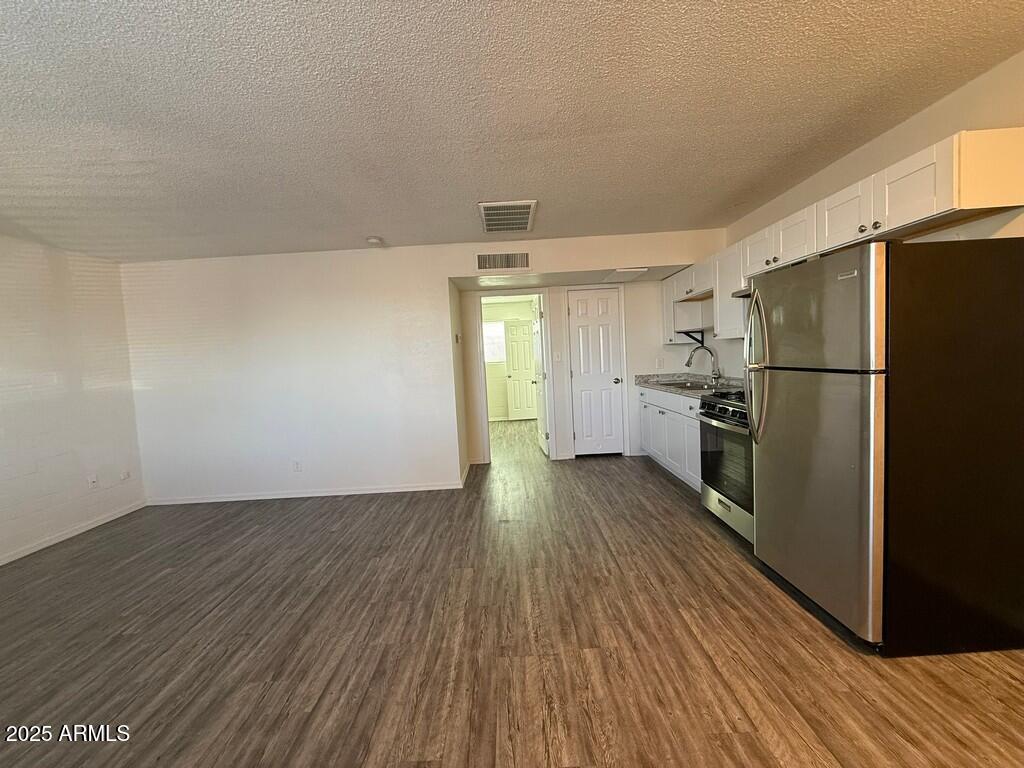 801 E SIESTA Drive