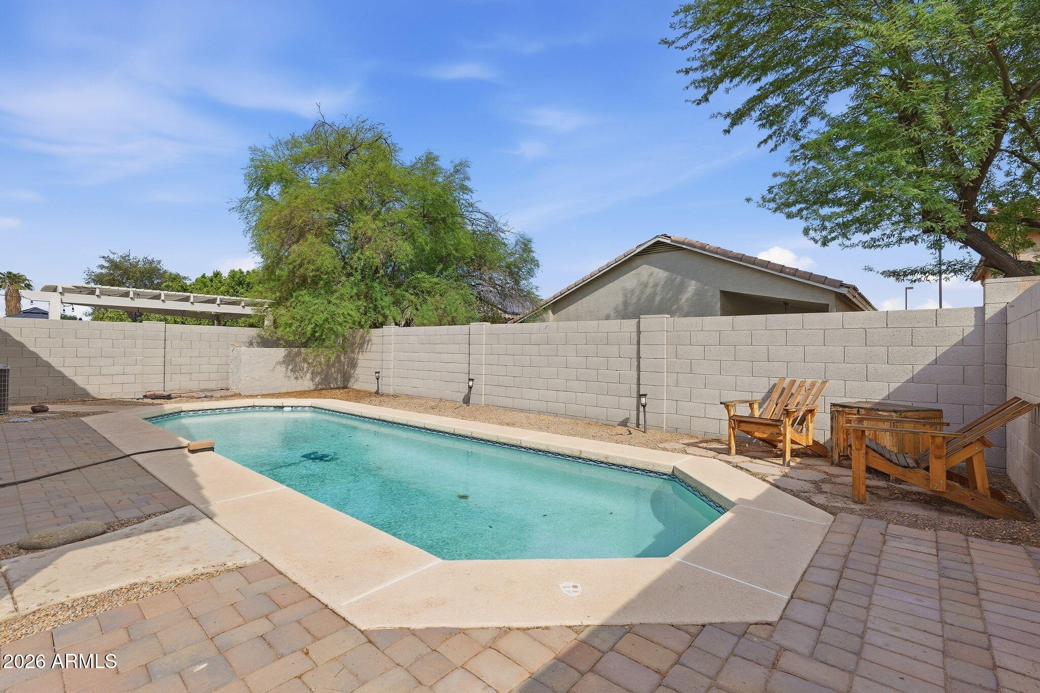 702 E KYLE Drive