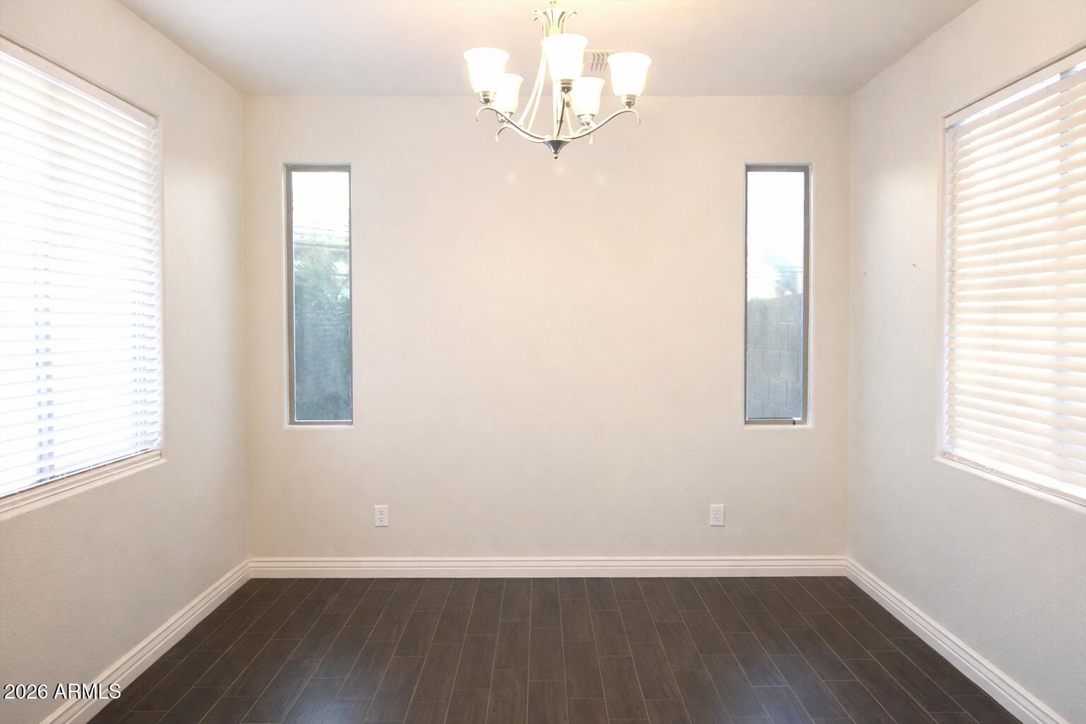 1487 E ANGELINE Avenue