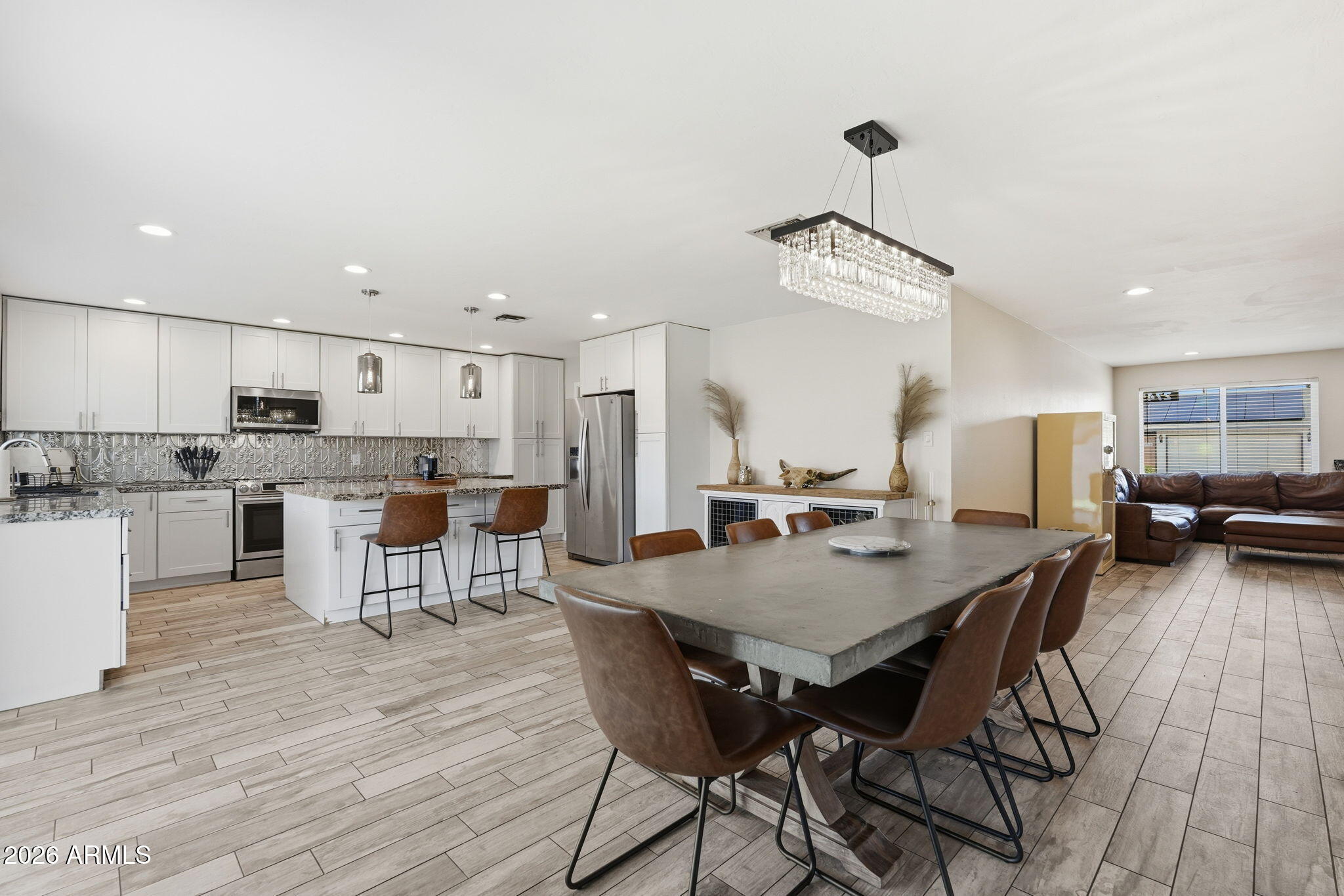 2745 W LIBBY Street
