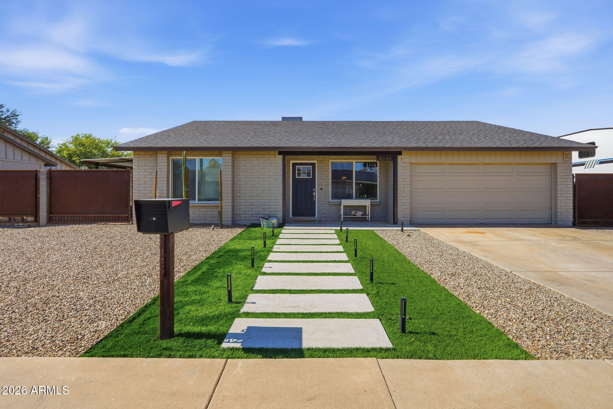2745 W LIBBY Street