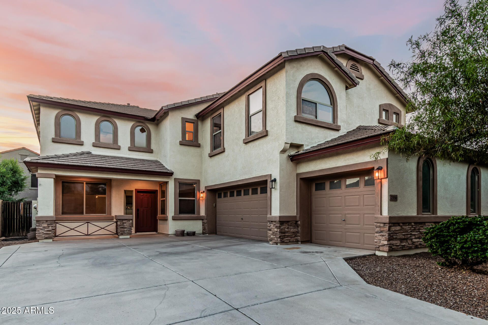 2556 E QUIET HOLLOW Lane