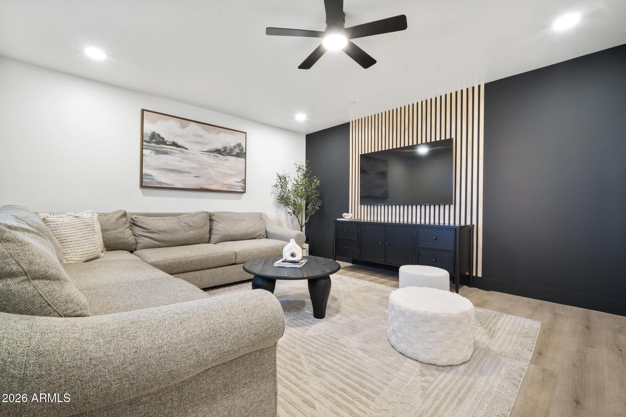 8513 E INDIANOLA Avenue