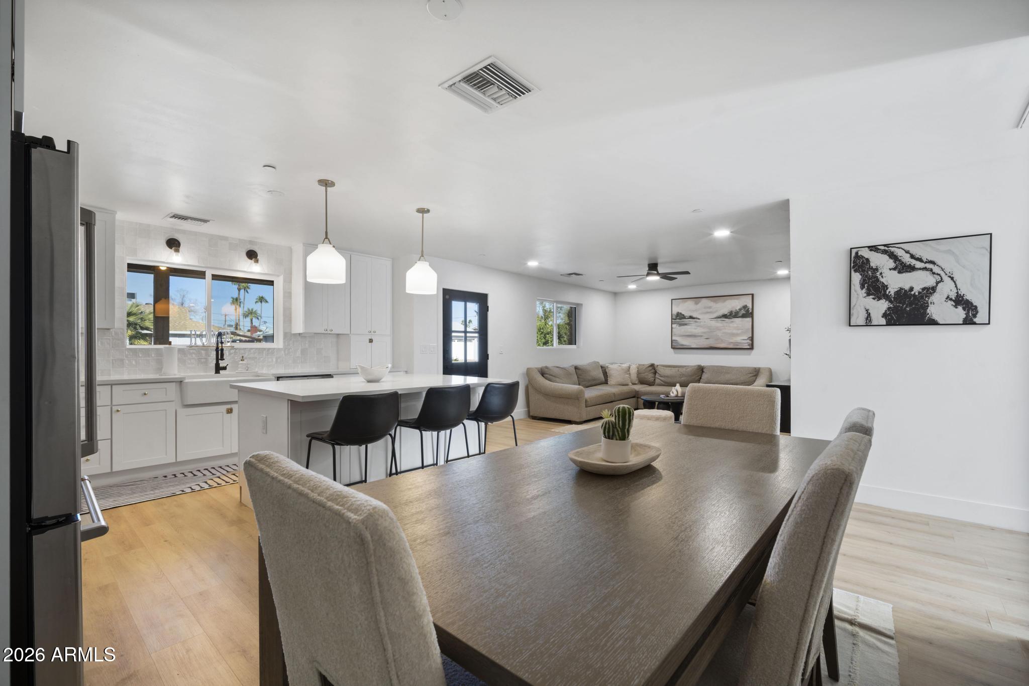 8513 E INDIANOLA Avenue