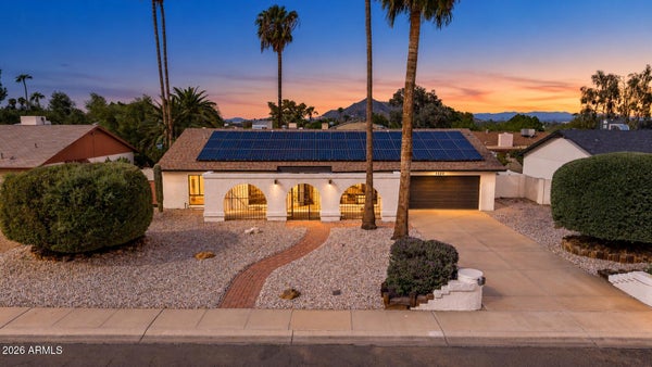 2324 E CORTEZ ST, PHOENIX, AZ 85028 - Image 8bf534d4e9b63575d50dcf53dc080a13/2470864703