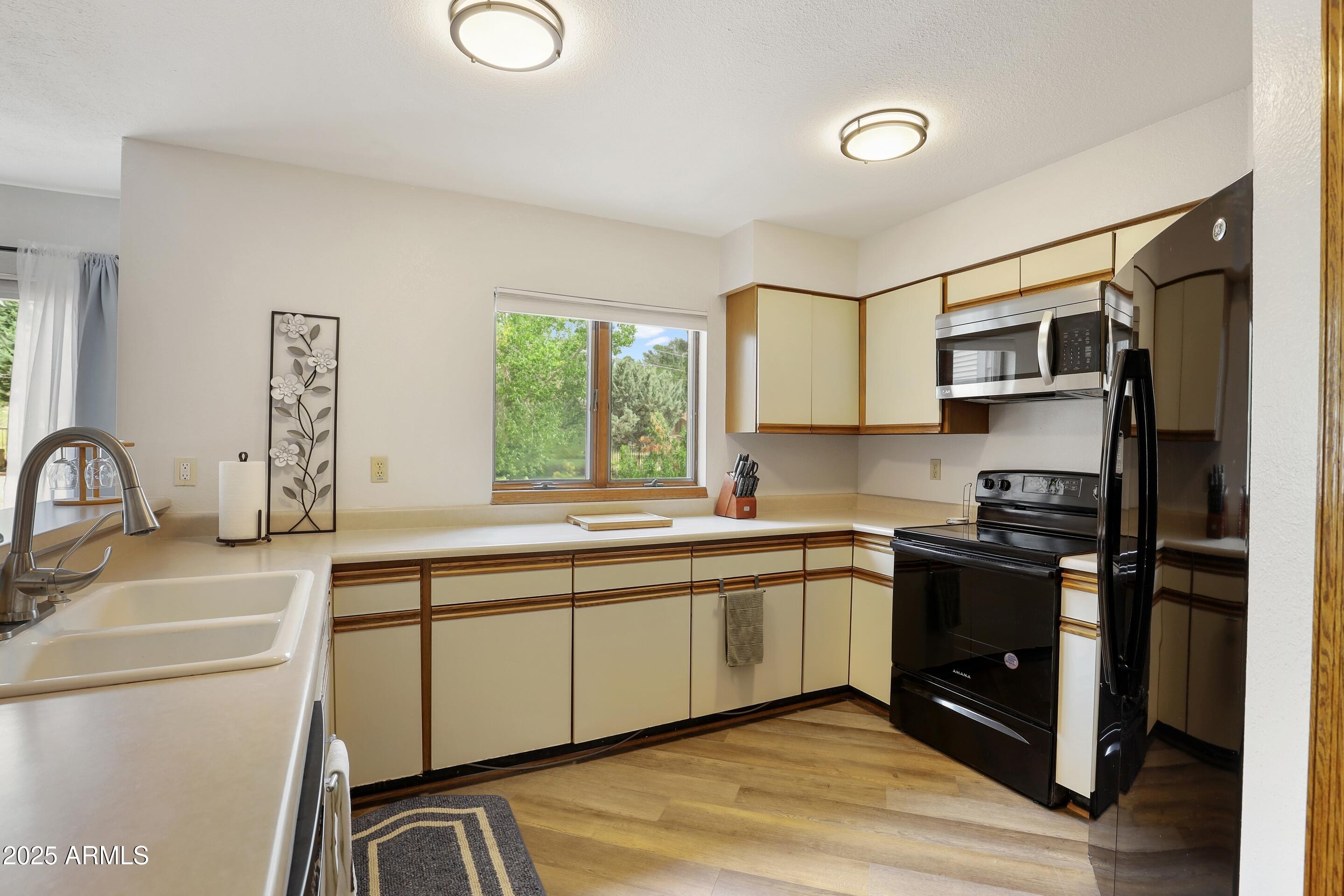 905 N Beeline Highway 31