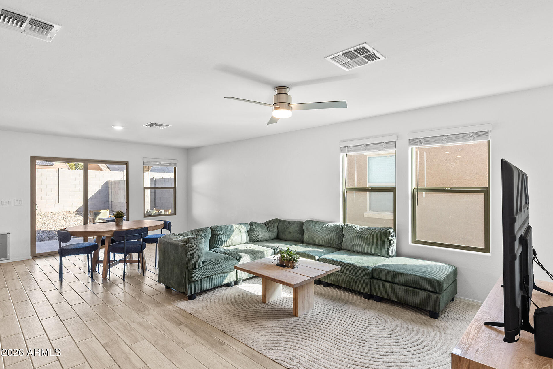 516 E MOUNTAIN VIEW Drive