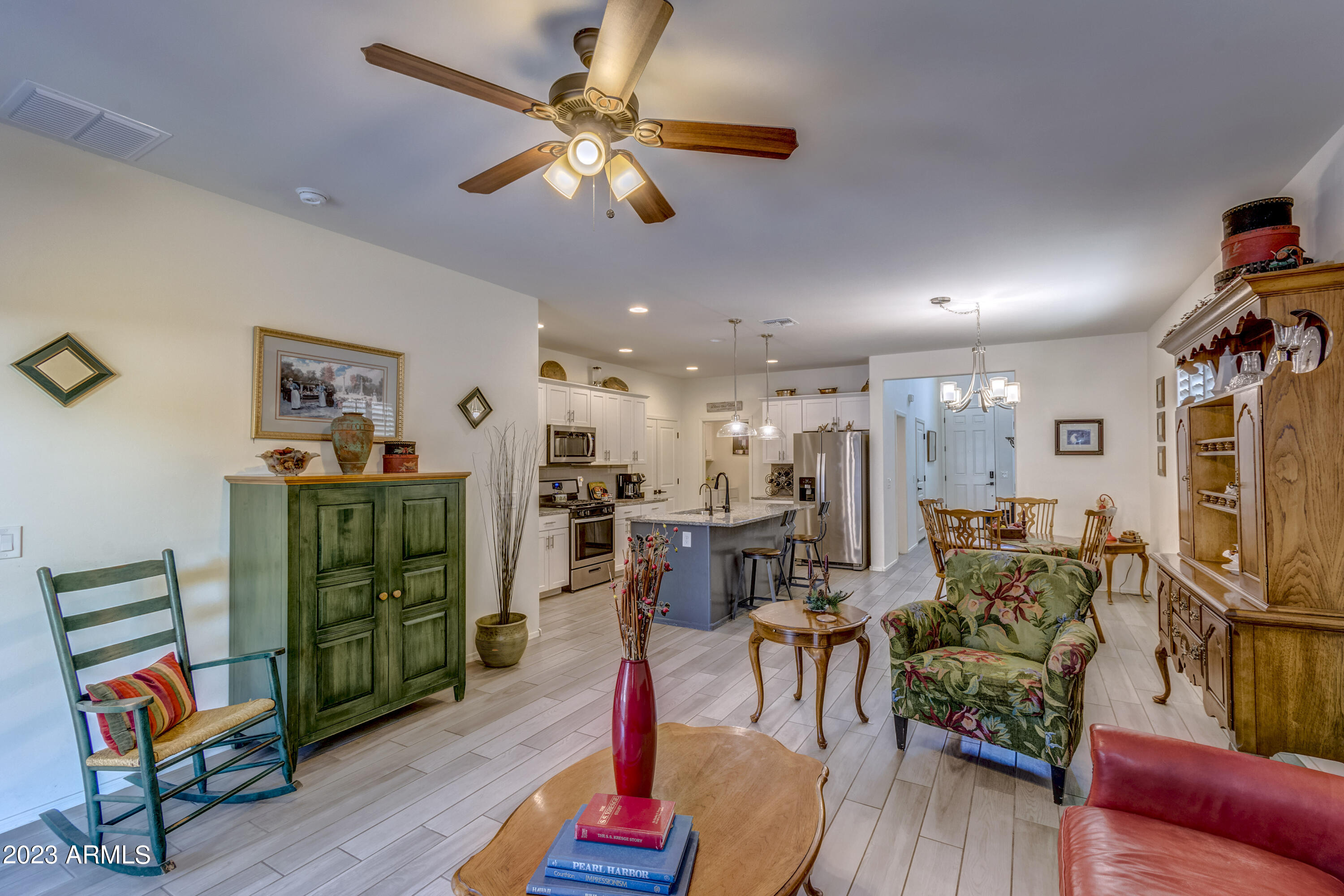 Photo 8 of 100 of 893 E BOTTOMLANDS Lane house