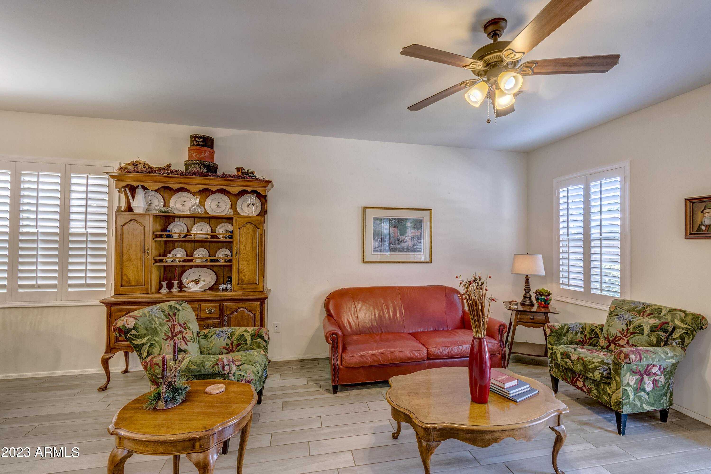 Photo 6 of 100 of 893 E BOTTOMLANDS Lane house