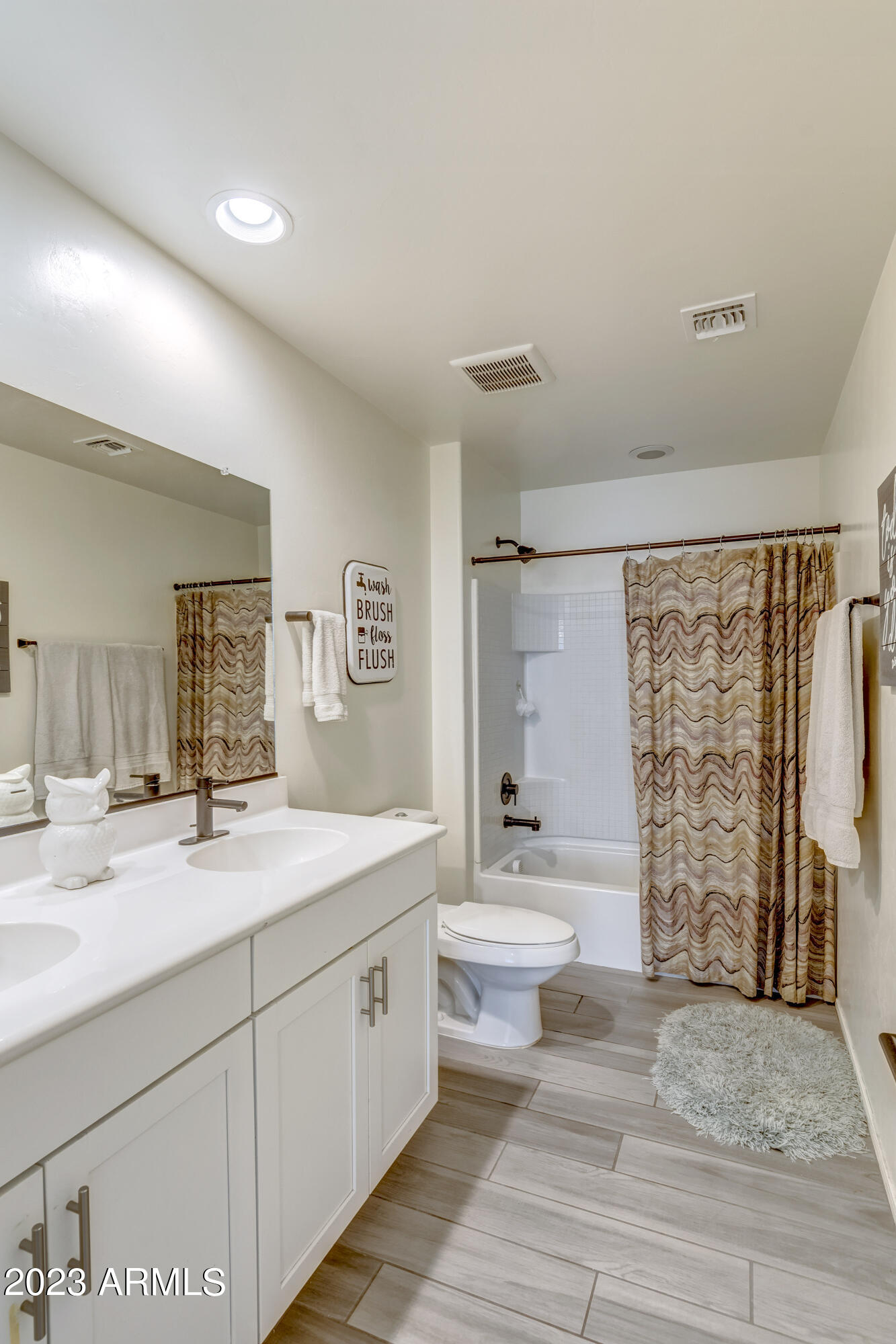 Photo 45 of 100 of 893 E BOTTOMLANDS Lane house