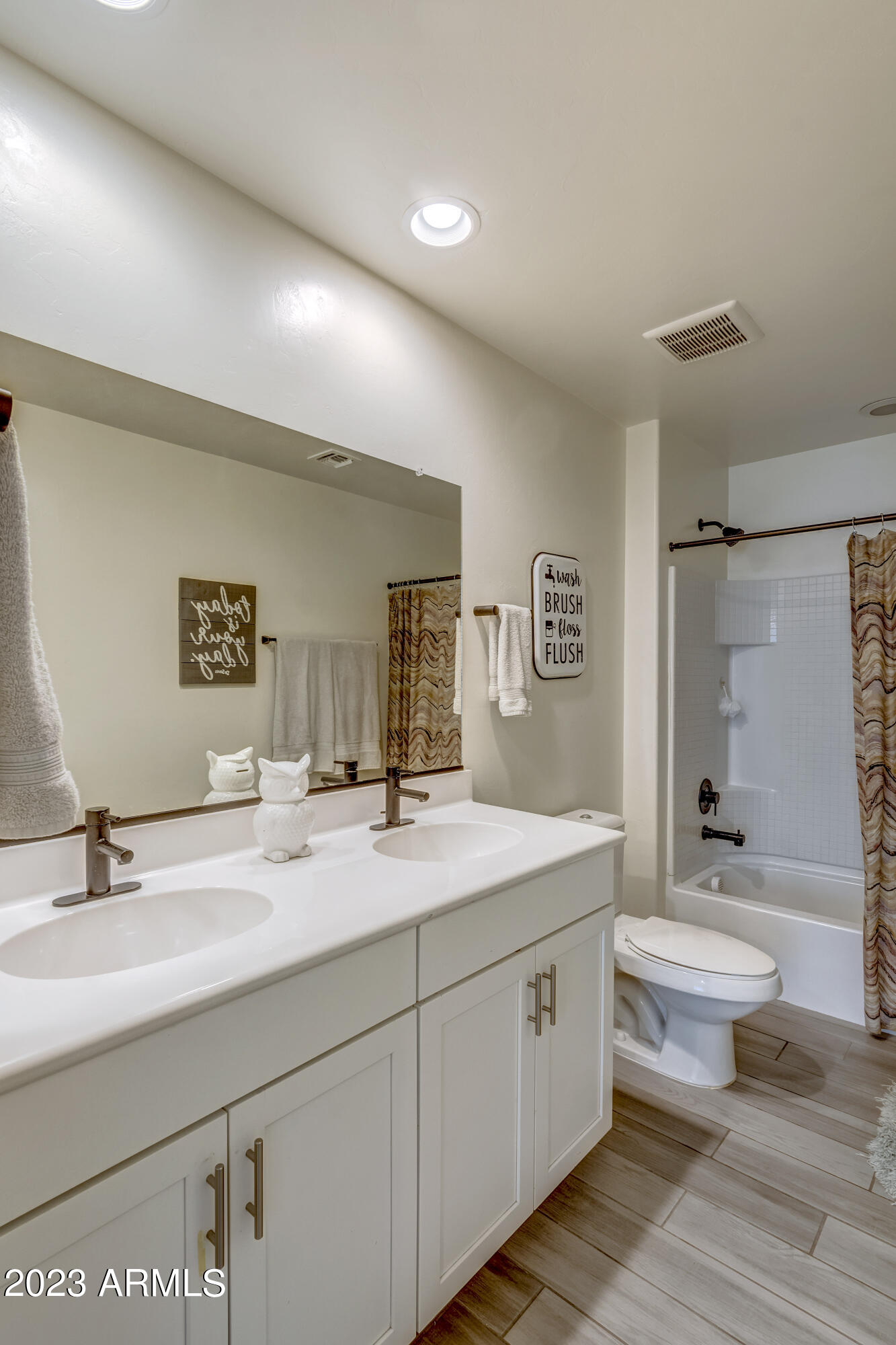 Photo 46 of 100 of 893 E BOTTOMLANDS Lane house