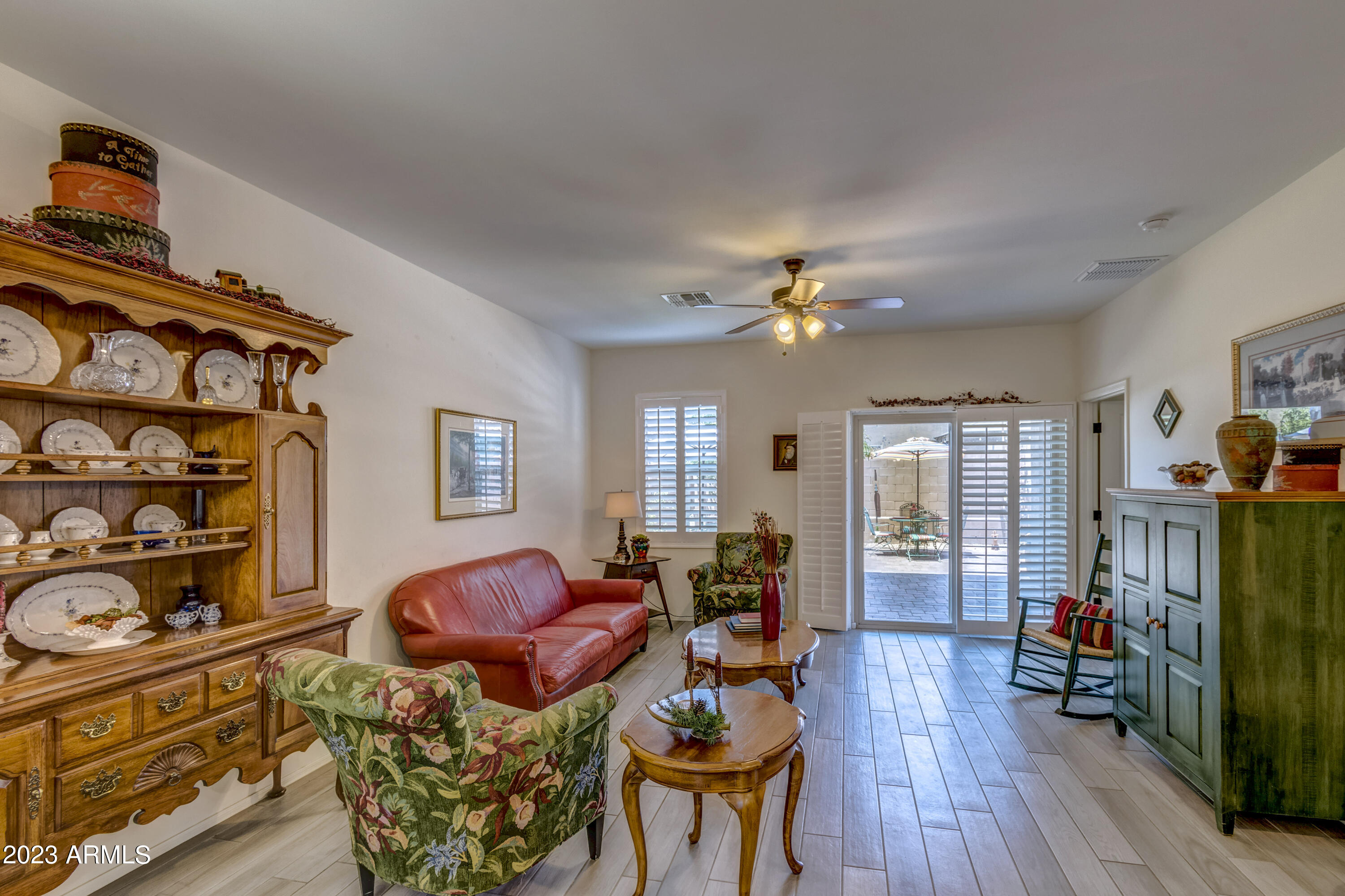 Photo 3 of 100 of 893 E BOTTOMLANDS Lane house