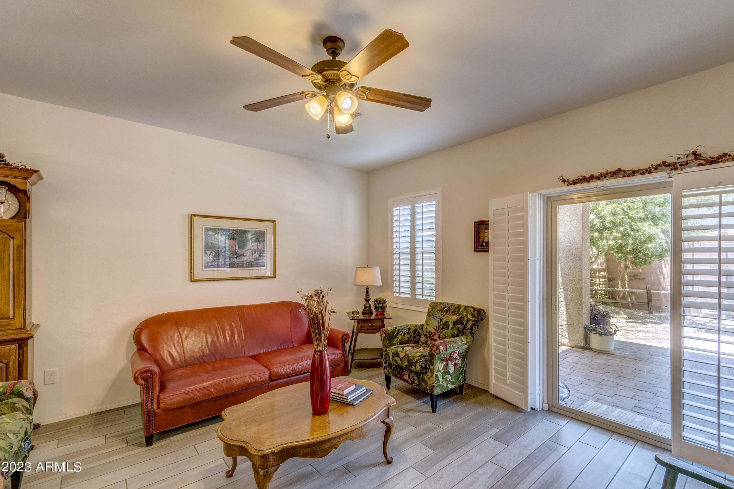Photo 7 of 100 of 893 E BOTTOMLANDS Lane house