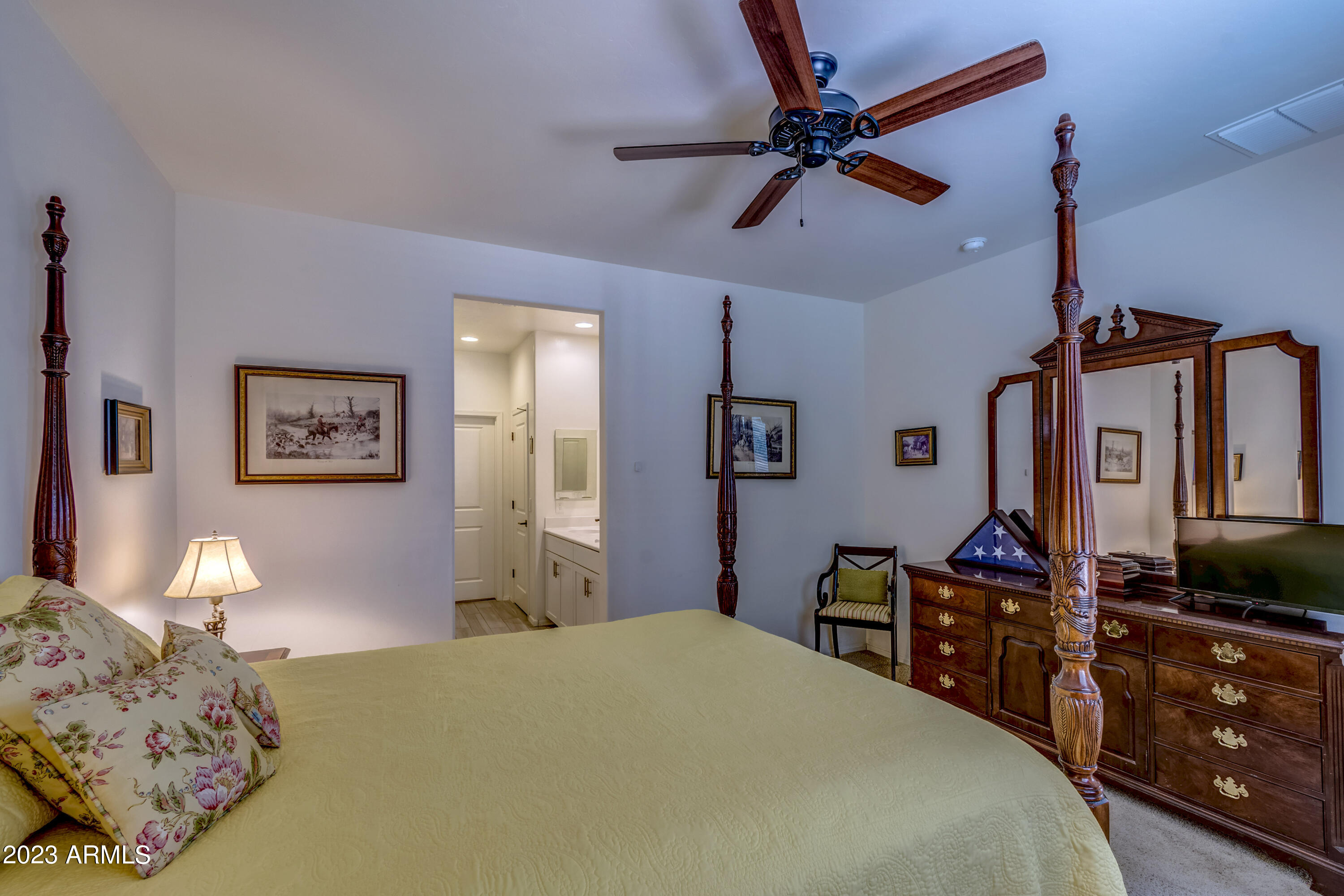 Photo 25 of 100 of 893 E BOTTOMLANDS Lane house