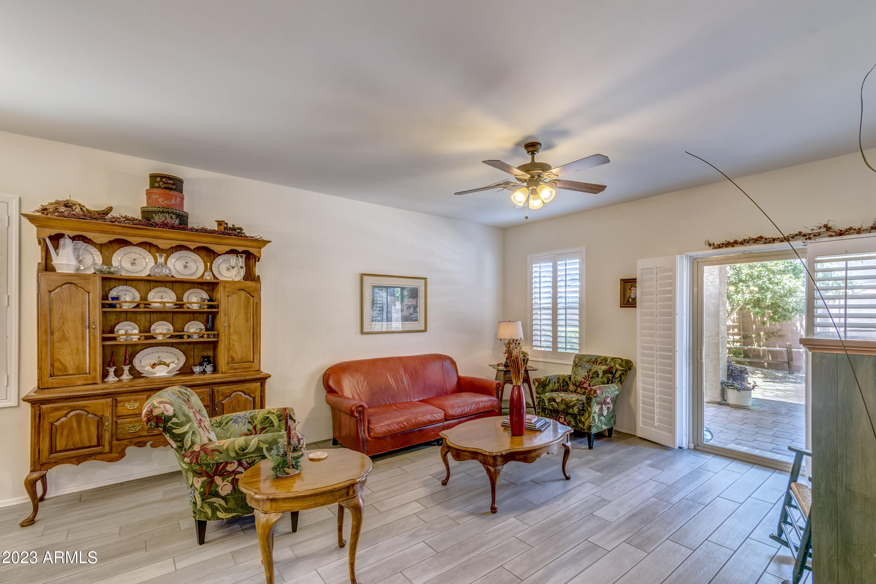 Photo 4 of 100 of 893 E BOTTOMLANDS Lane house
