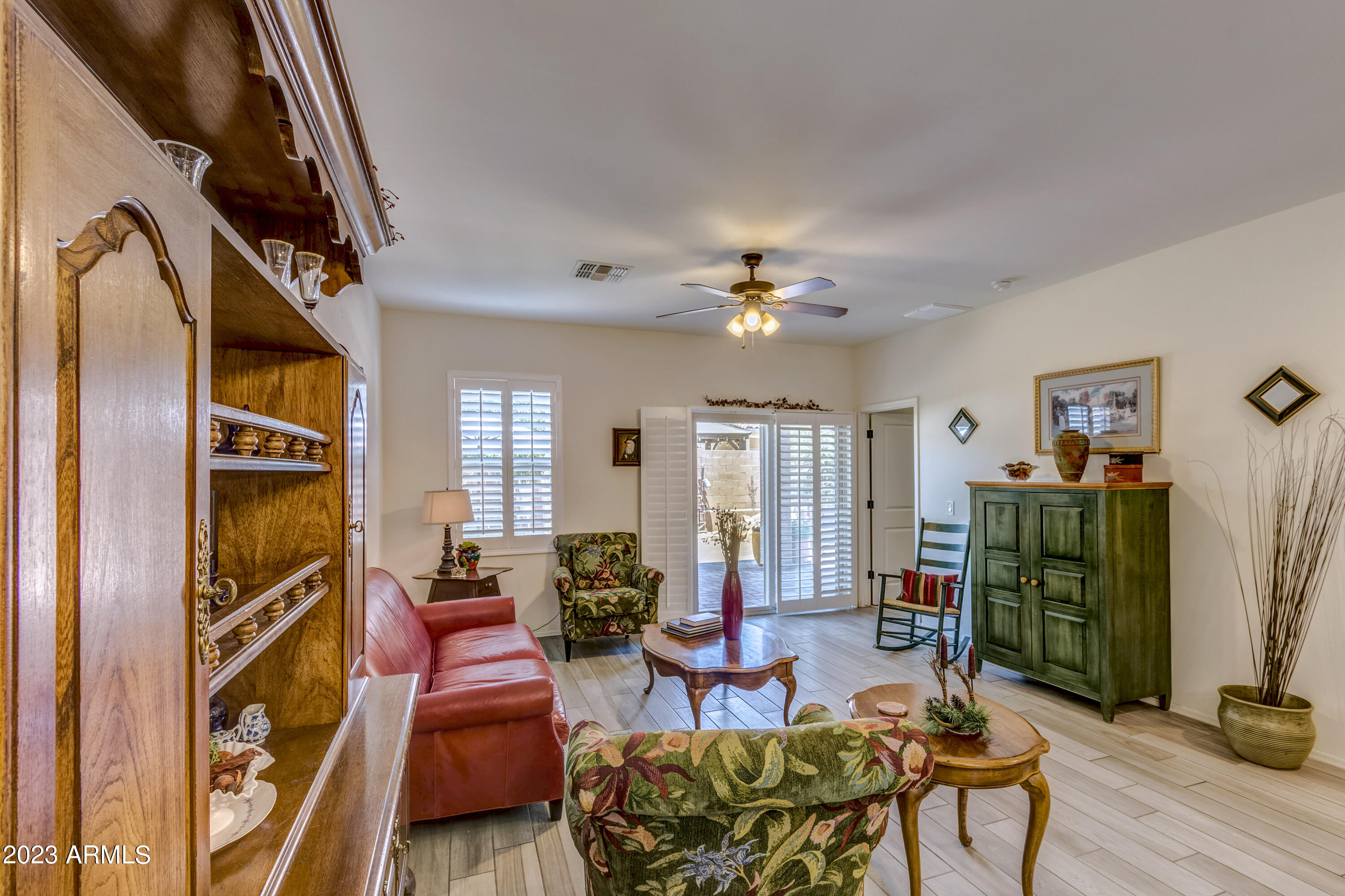 Photo 5 of 100 of 893 E BOTTOMLANDS Lane house