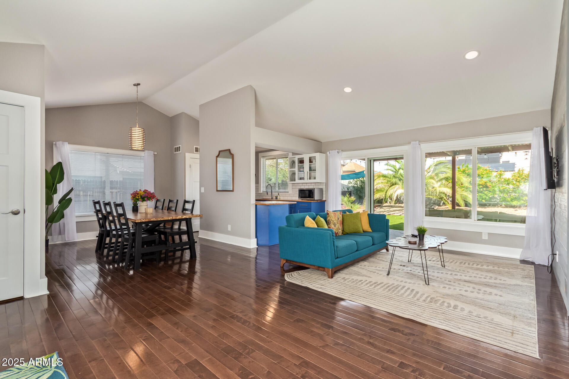 1118 E WICKIEUP Lane