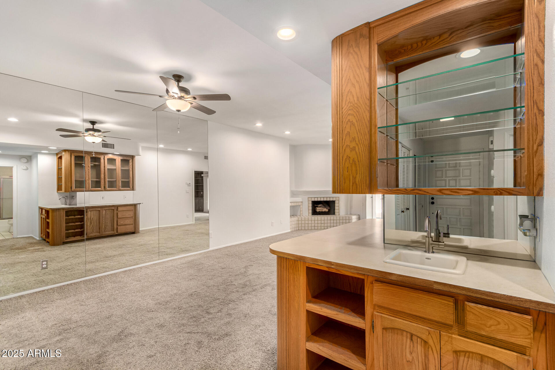 5200 S LAKESHORE Drive 206