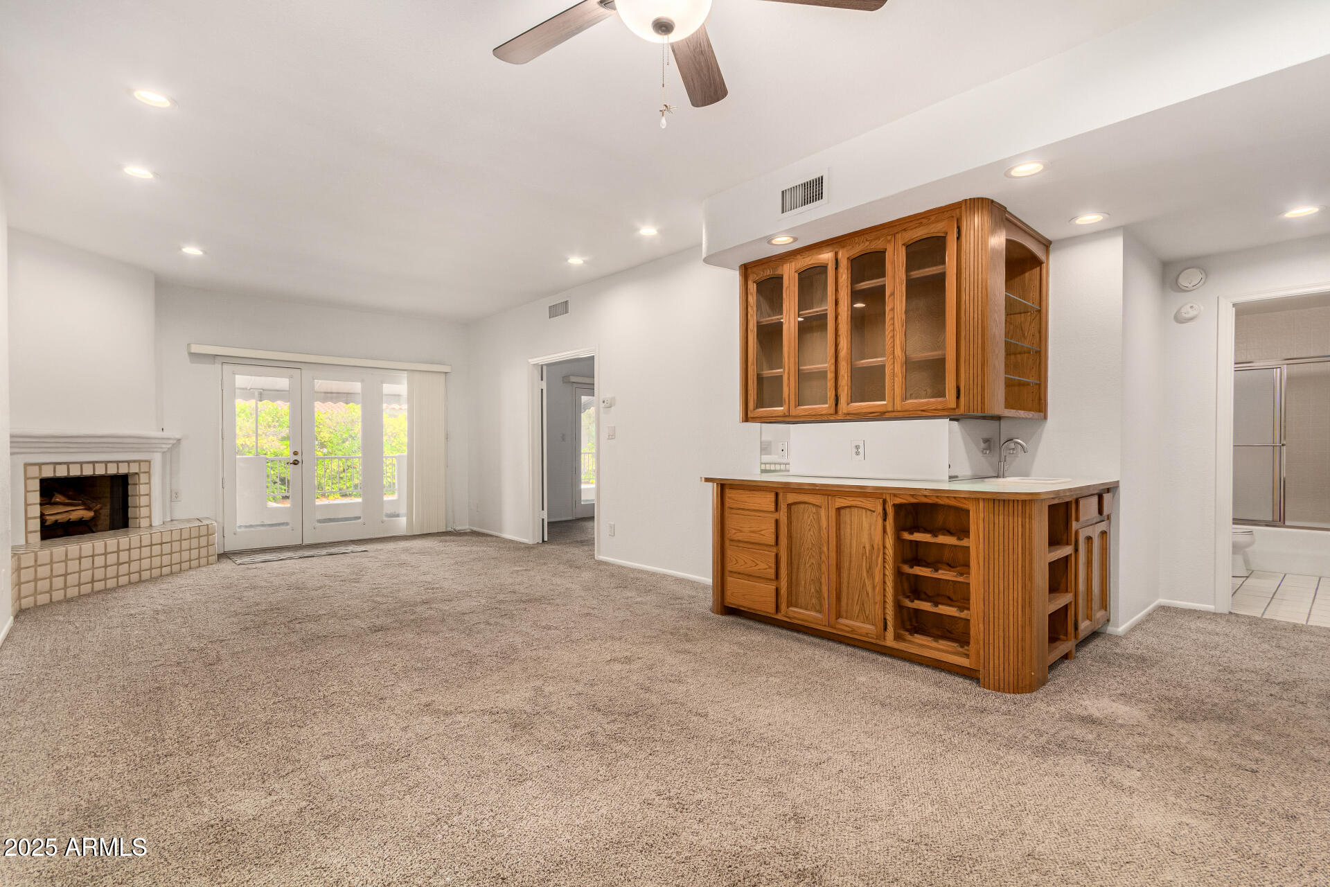 5200 S LAKESHORE Drive 206