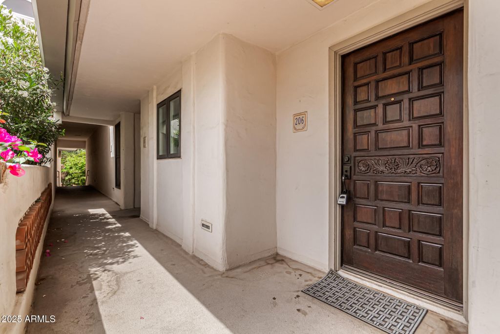 Photo of 5200 S Lakeshore Drive #206, Tempe, AZ 85283 (MLS # 6873382)