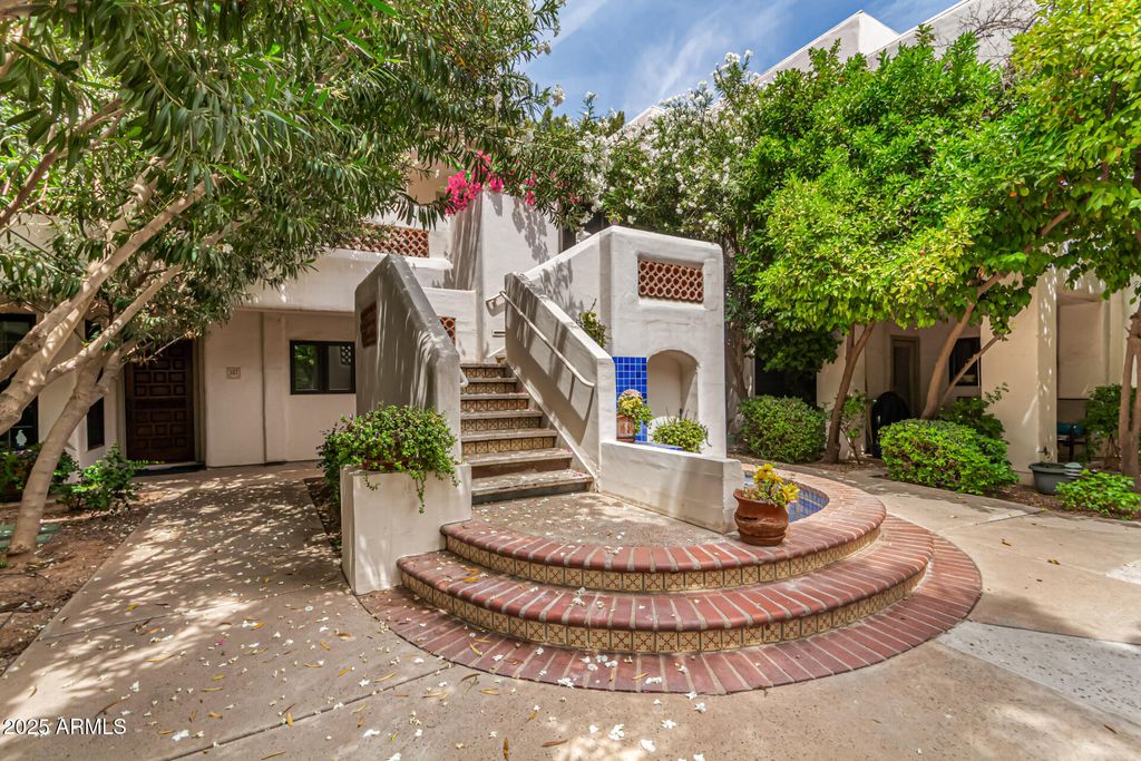 Photo of 5200 S Lakeshore Drive #206, Tempe, AZ 85283 (MLS # 6873382)