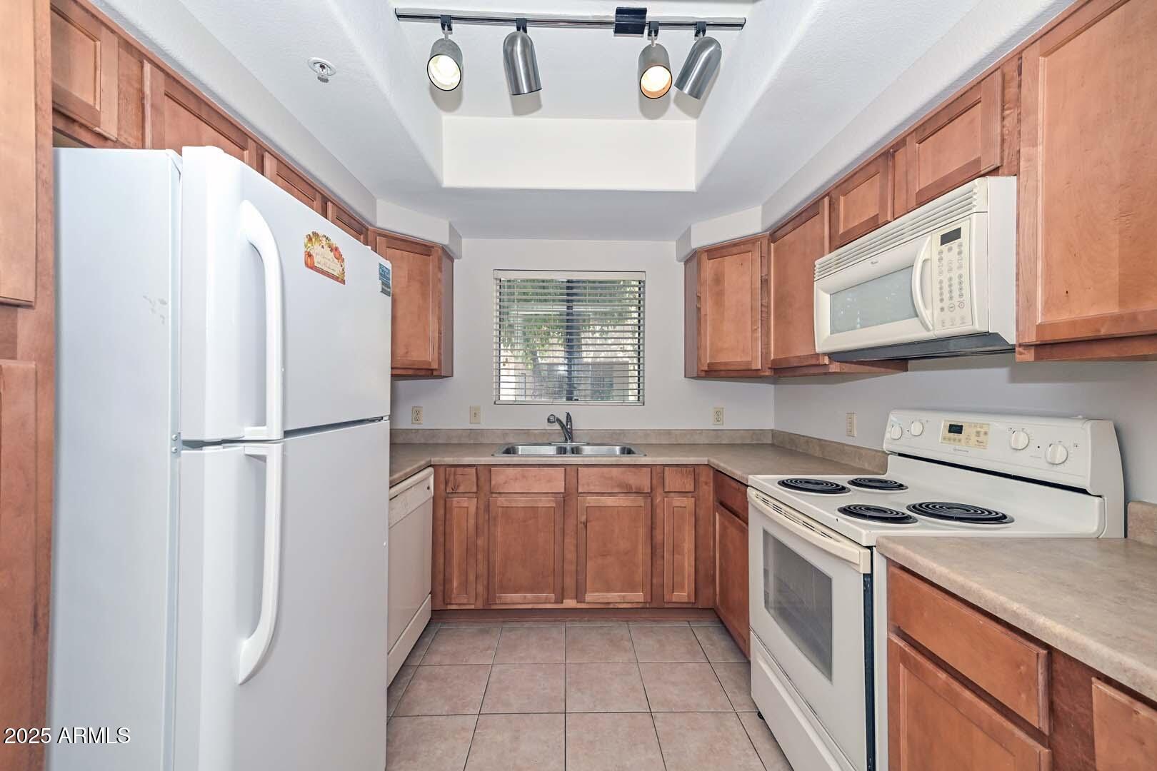 750 E NORTHERN Avenue 1094