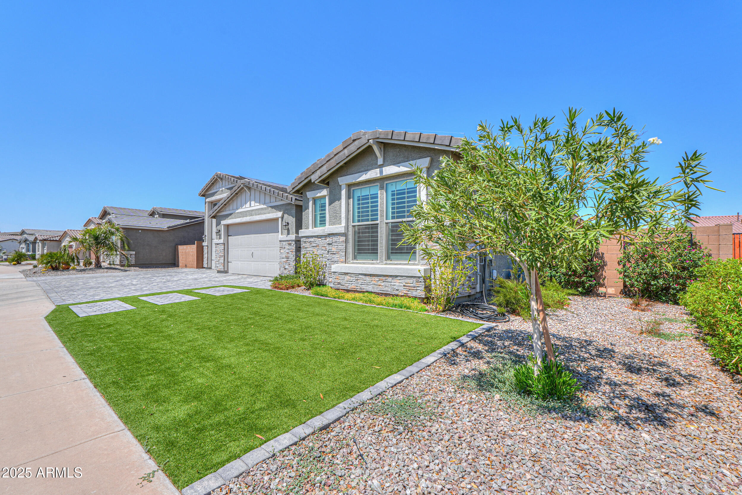 Properties 2 40728 W HALL Drive