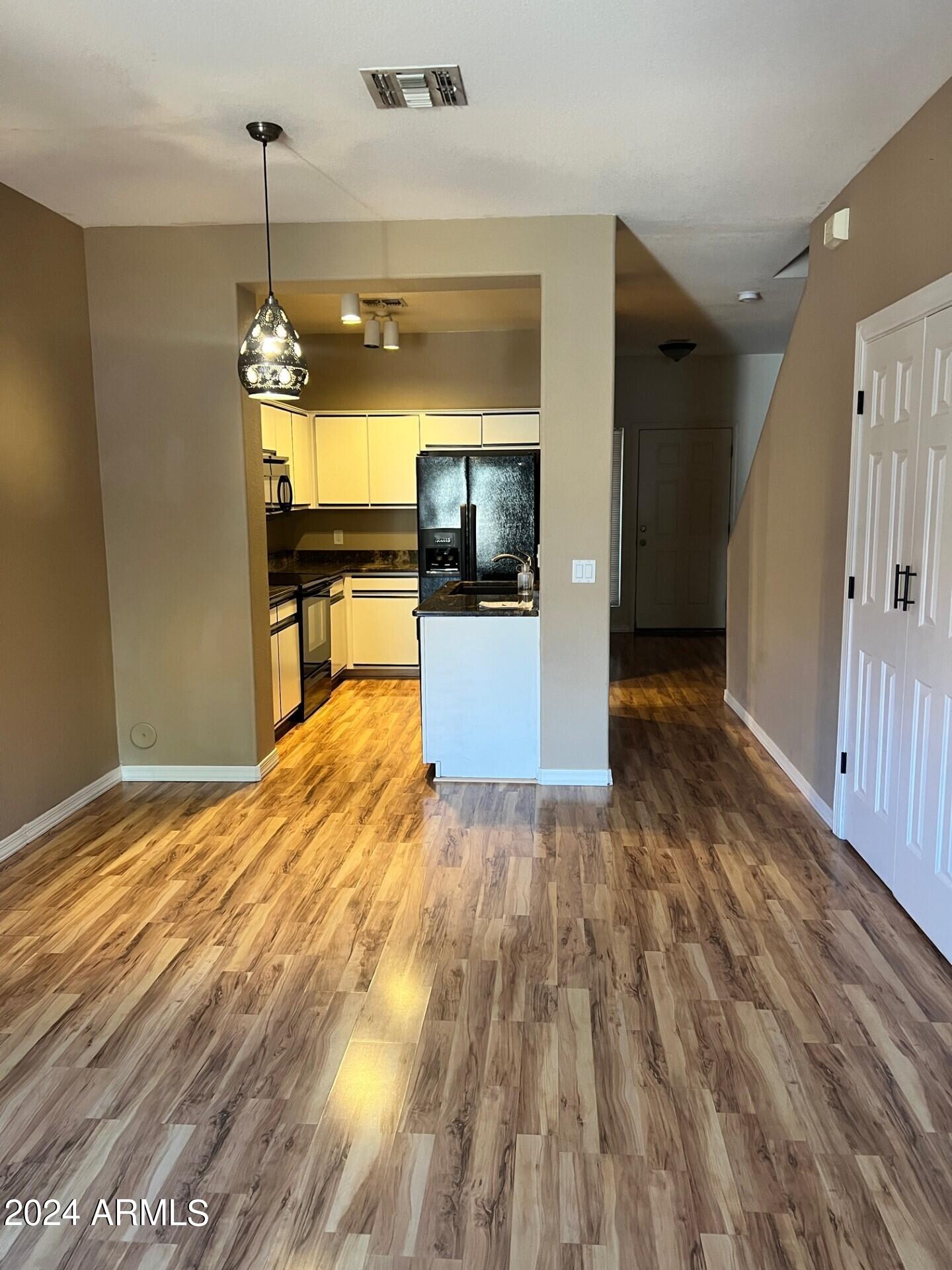 Properties 2 1961 N HARTFORD Street 1101