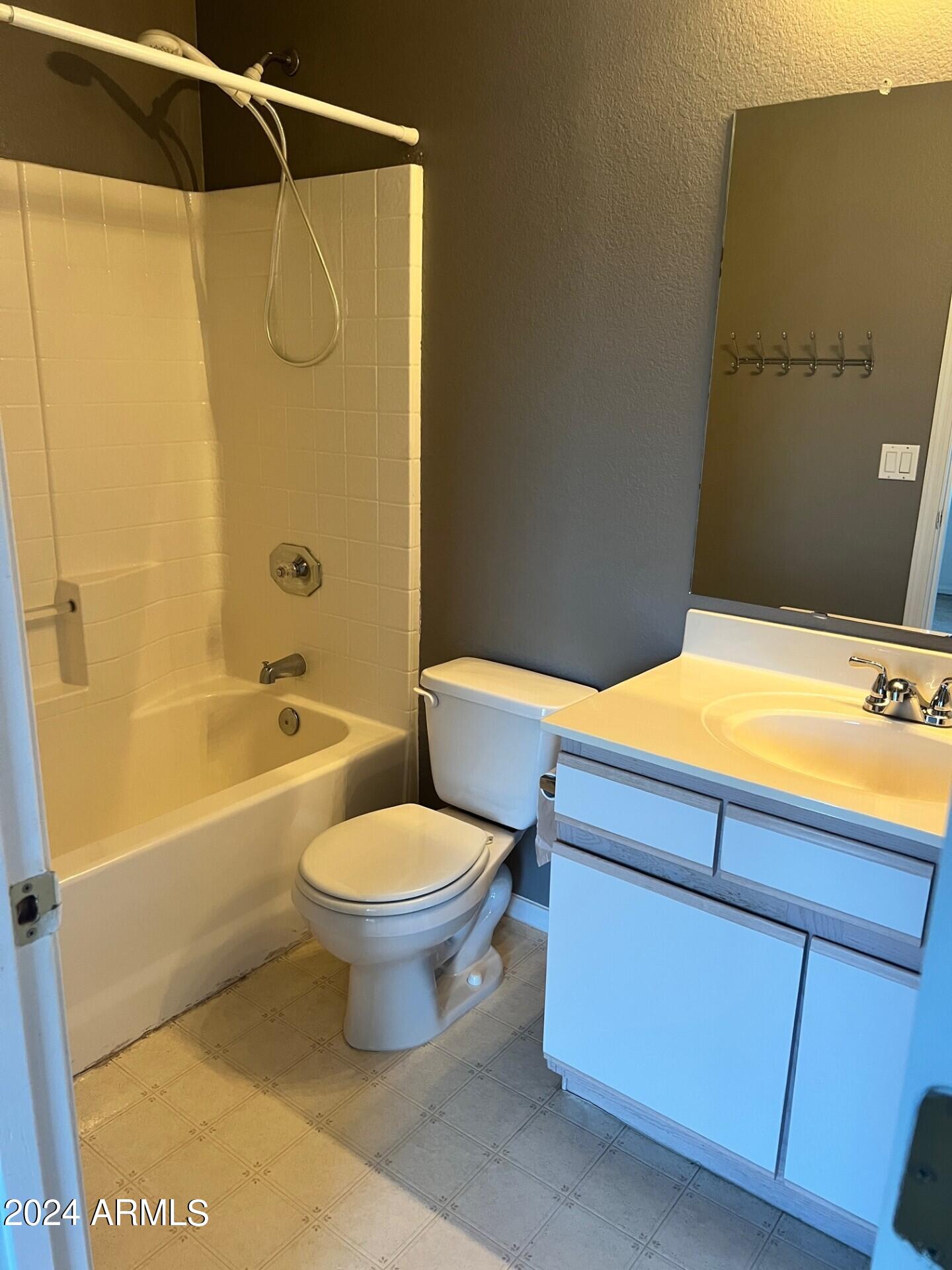 Properties 4 1961 N HARTFORD Street 1101