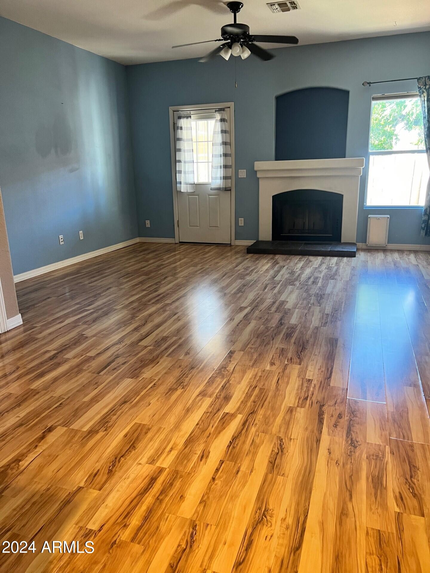Properties 3 1961 N HARTFORD Street 1101
