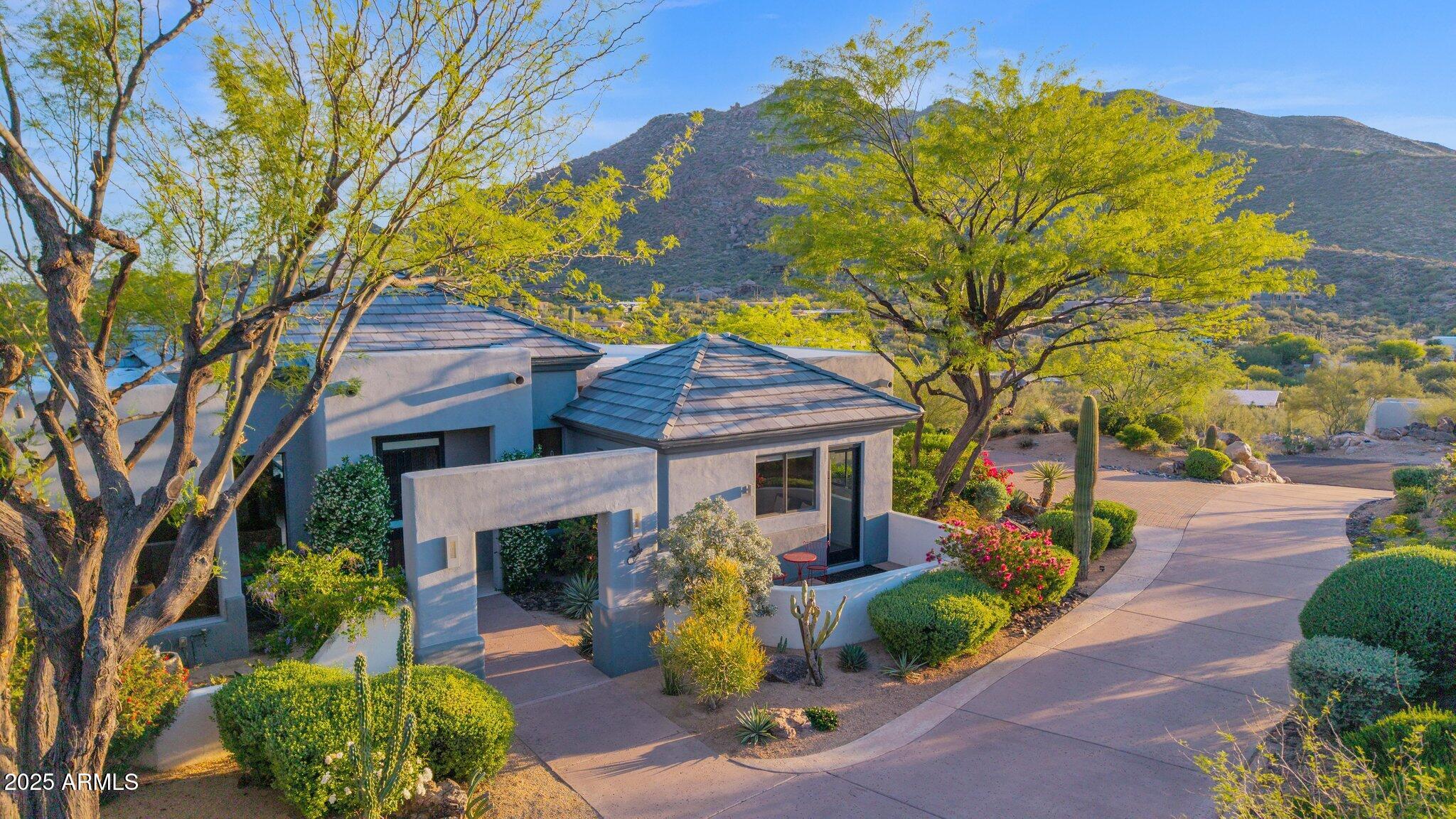 37221 N Holiday Lane