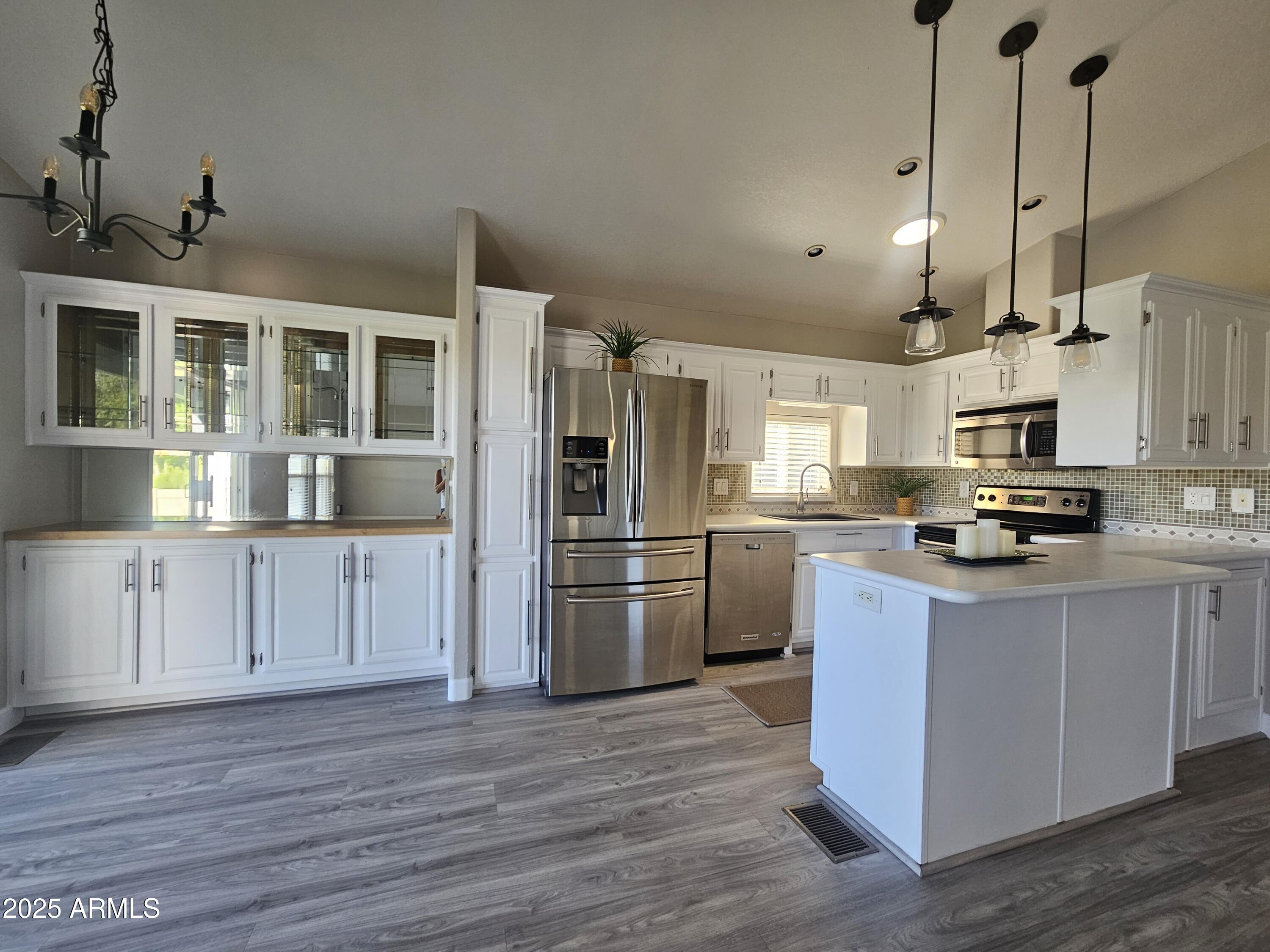 650 N Hawes Road 2844