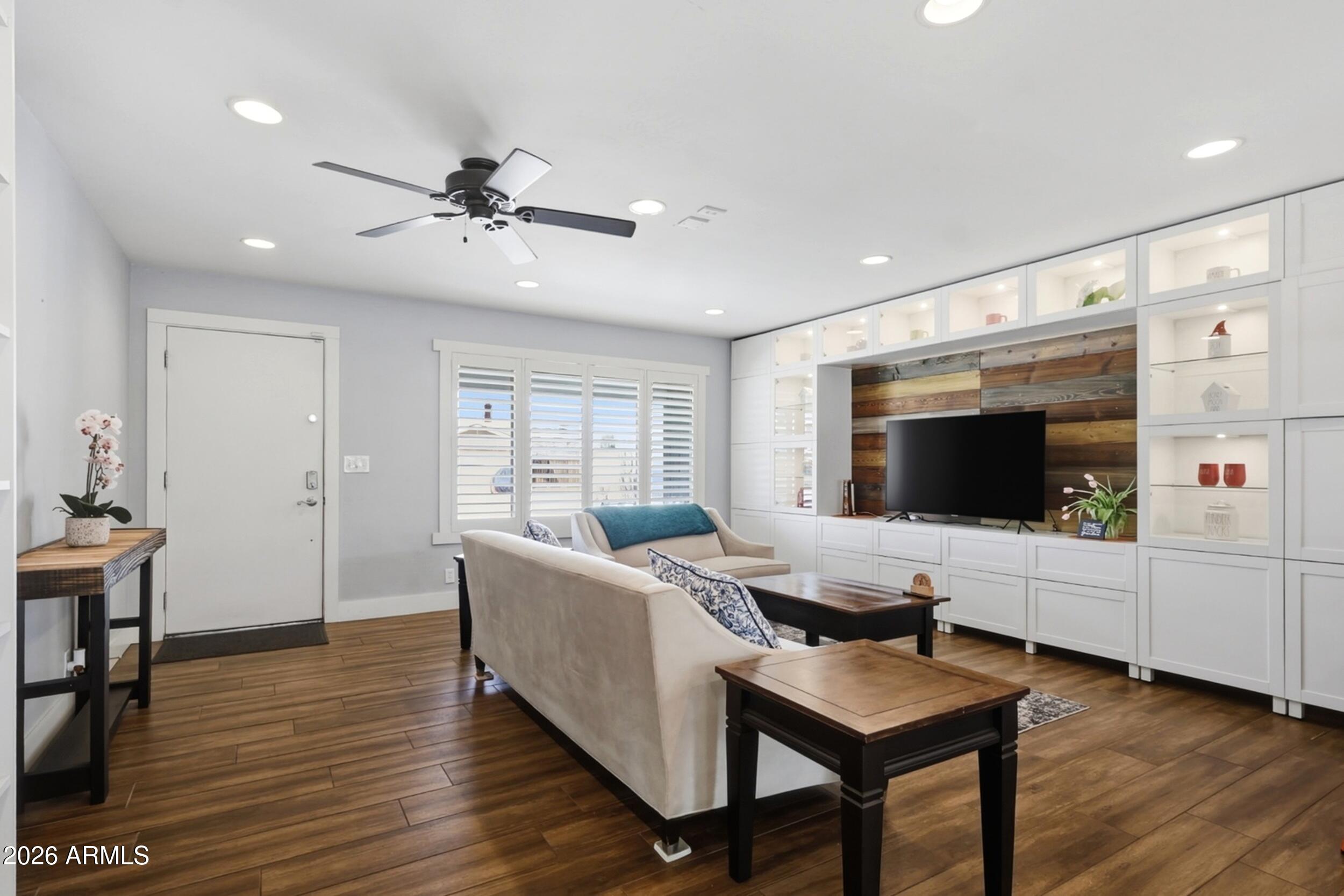 SUNLAND VILLAGE 5 - Residential